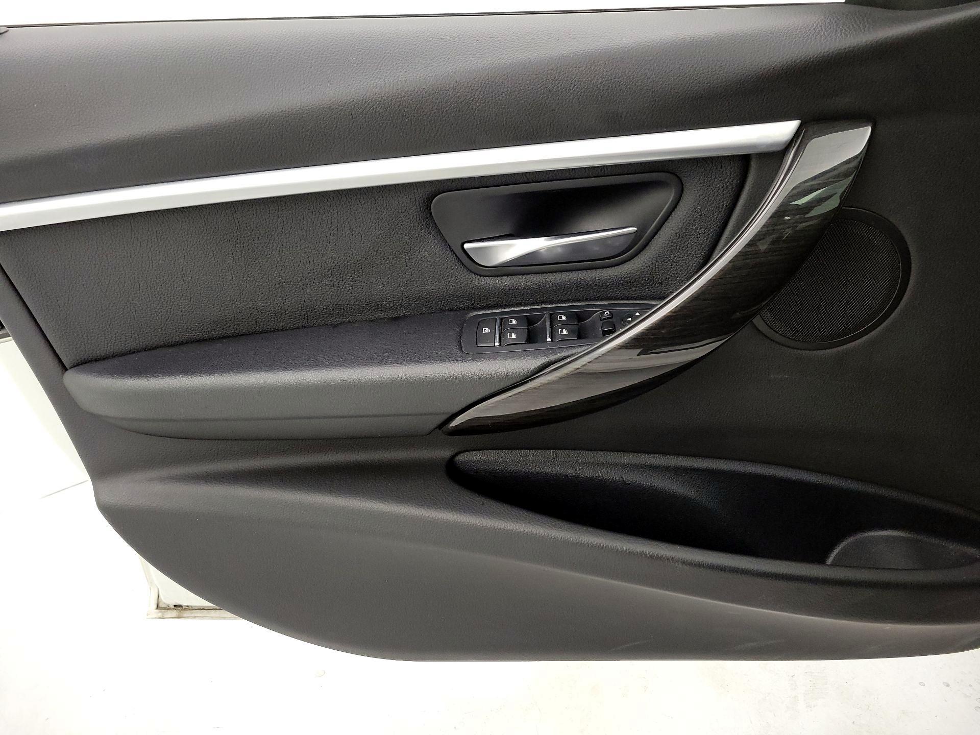 Thumbnail: 2018 BMW 3 Series - 12