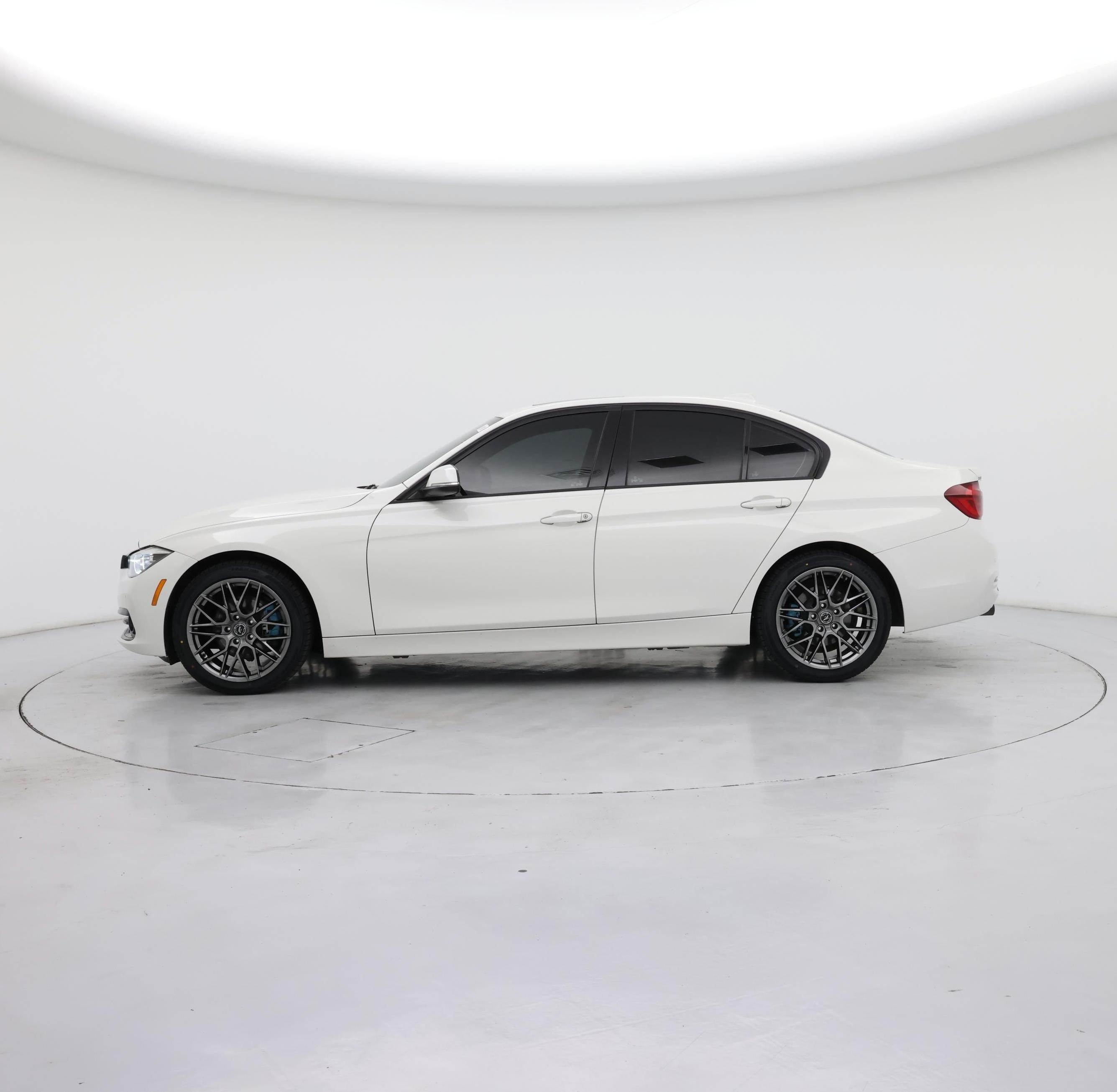 Thumbnail: 2018 BMW 3 Series - 3