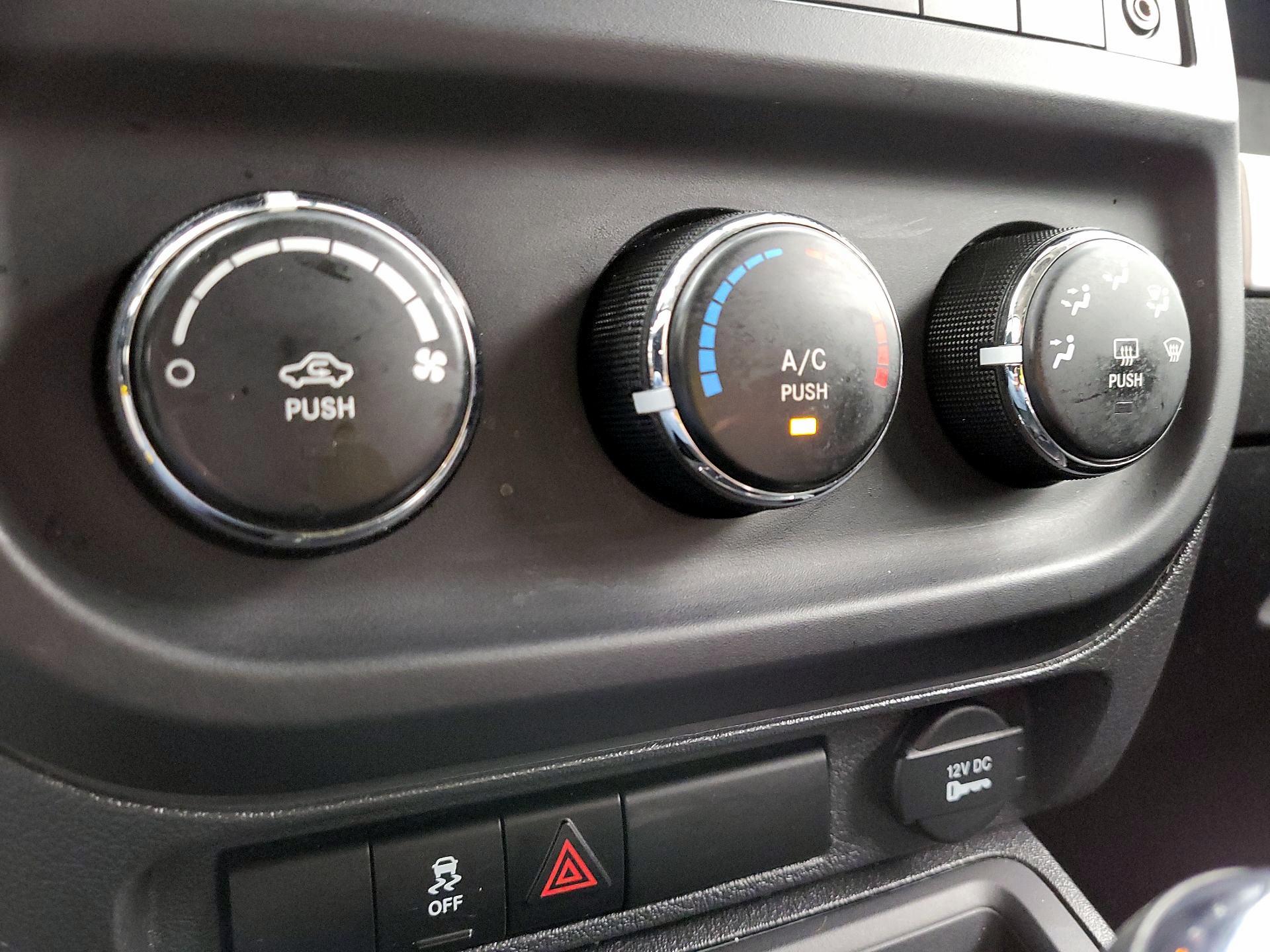 Thumbnail: 2014 Jeep Compass - 14