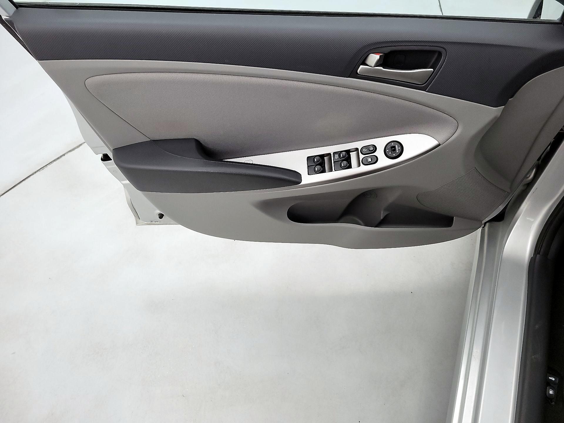 Thumbnail: 2015 Hyundai Accent - 12