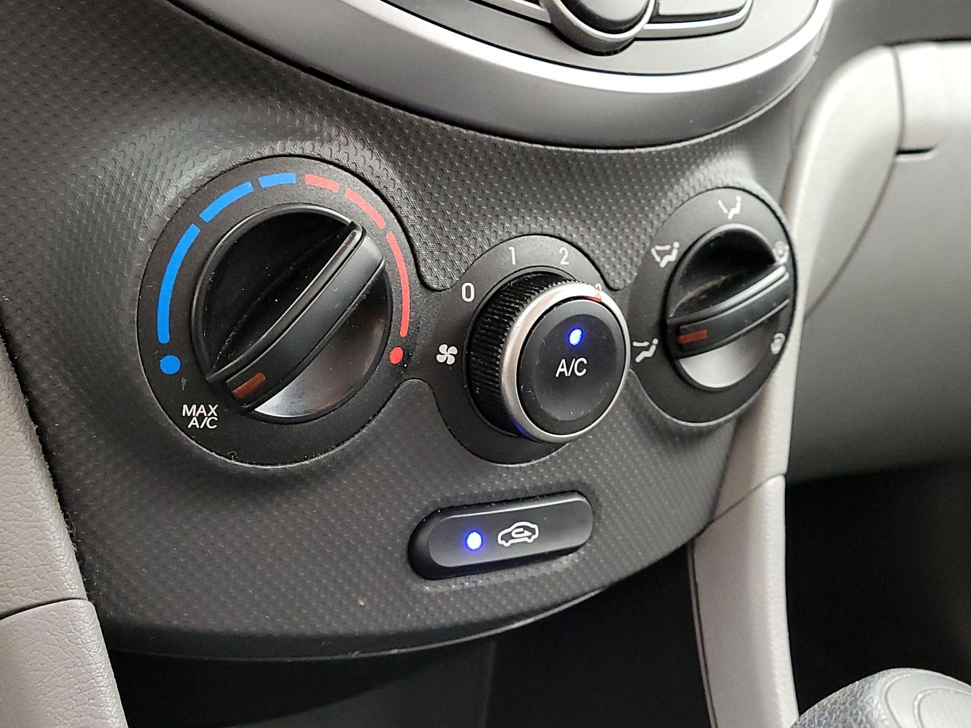 Thumbnail: 2015 Hyundai Accent - 15