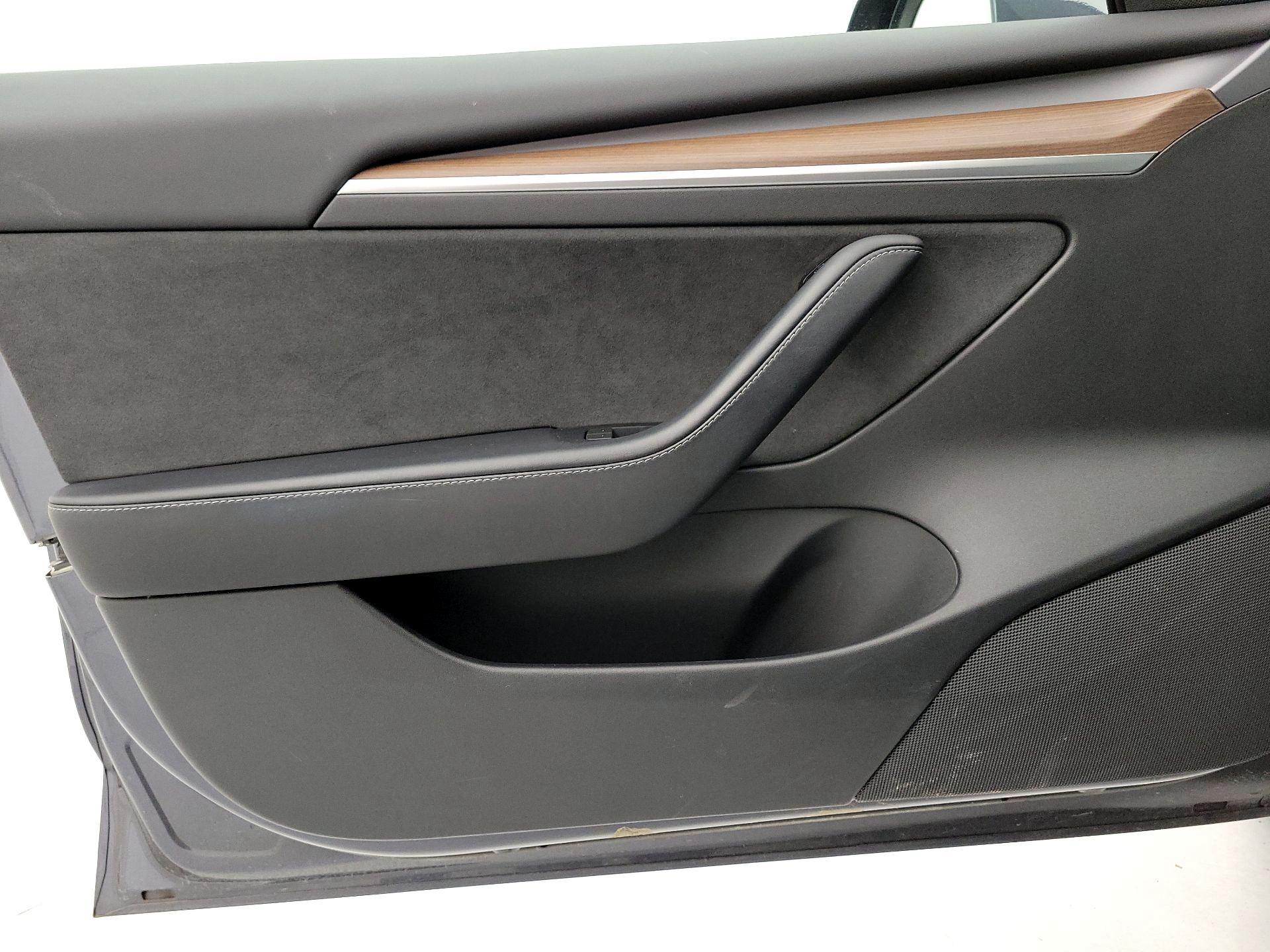 Thumbnail: 2022 Tesla Model 3 - 12