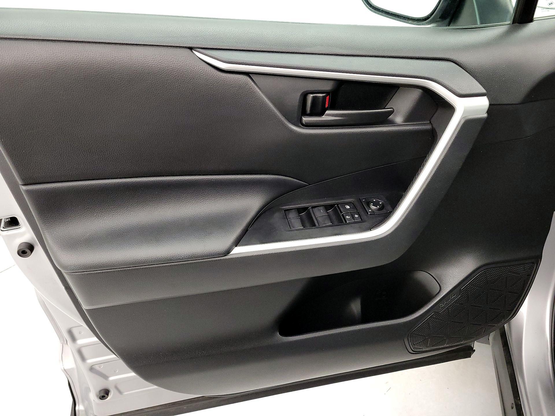 Thumbnail: 2021 Toyota RAV4 - 12