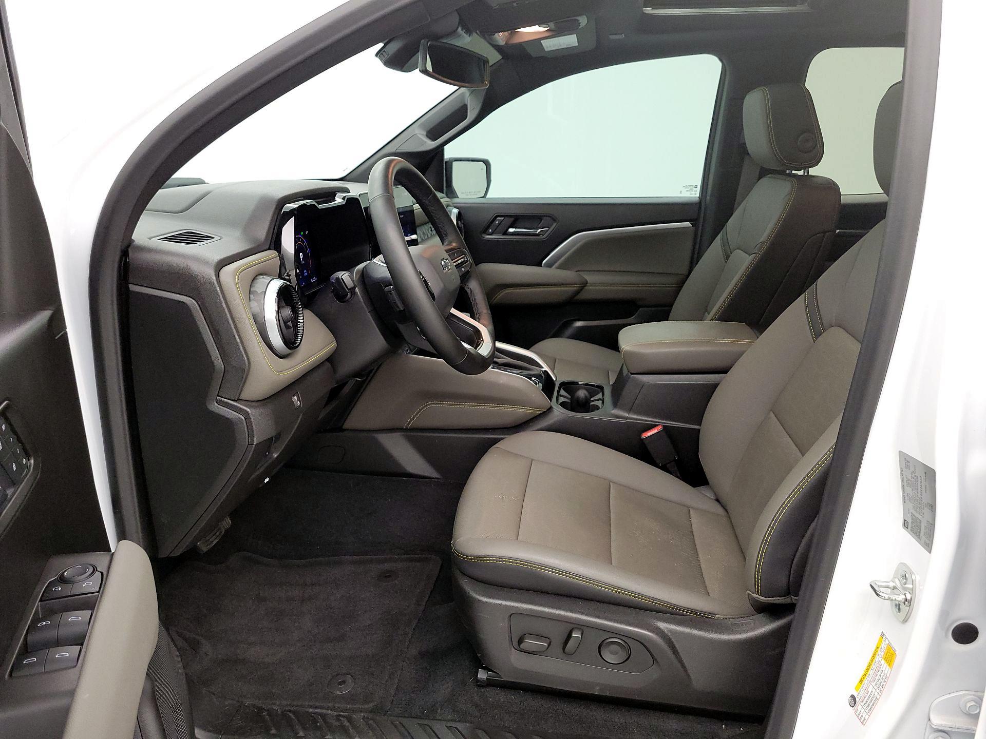 Thumbnail: 2025 Chevrolet Colorado - 11