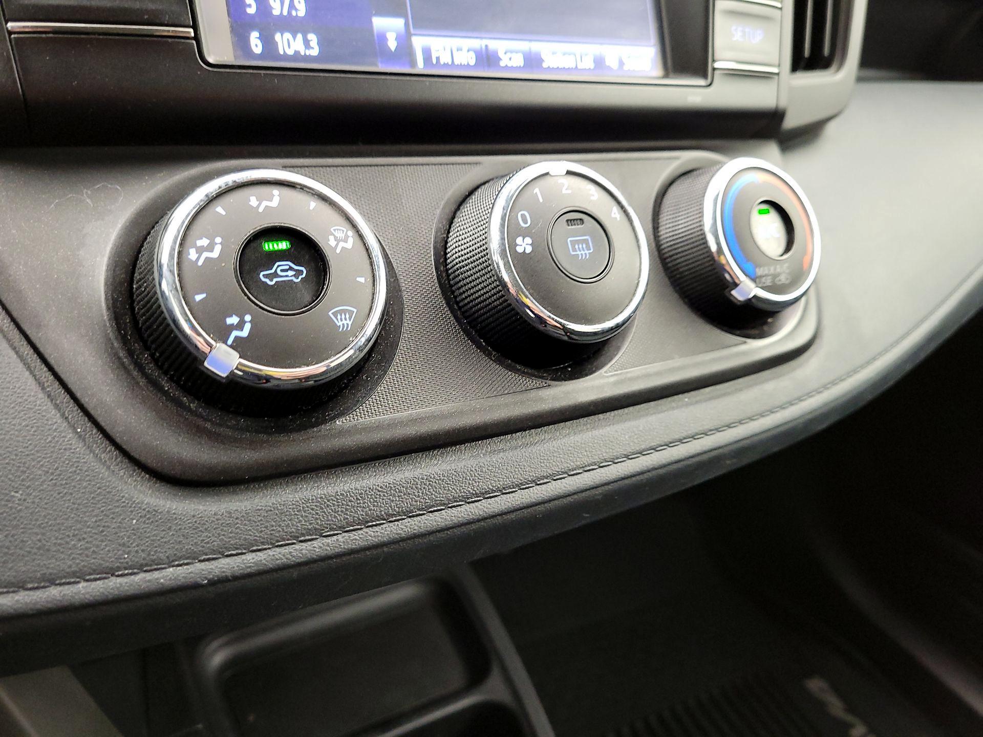 Thumbnail: 2018 Toyota RAV4 - 16