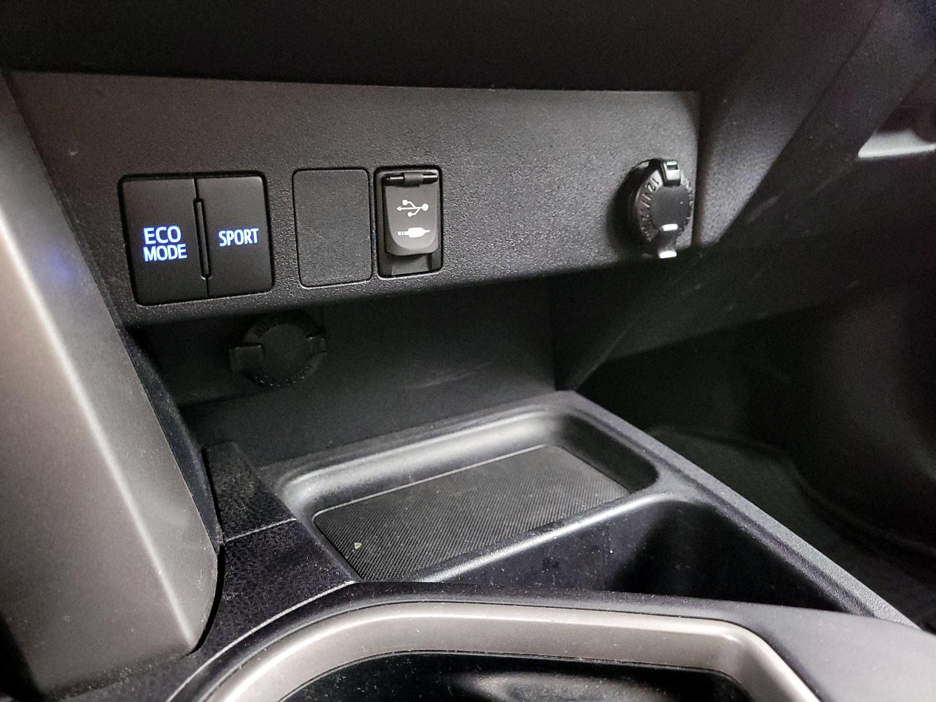 Thumbnail: 2018 Toyota RAV4 - 18