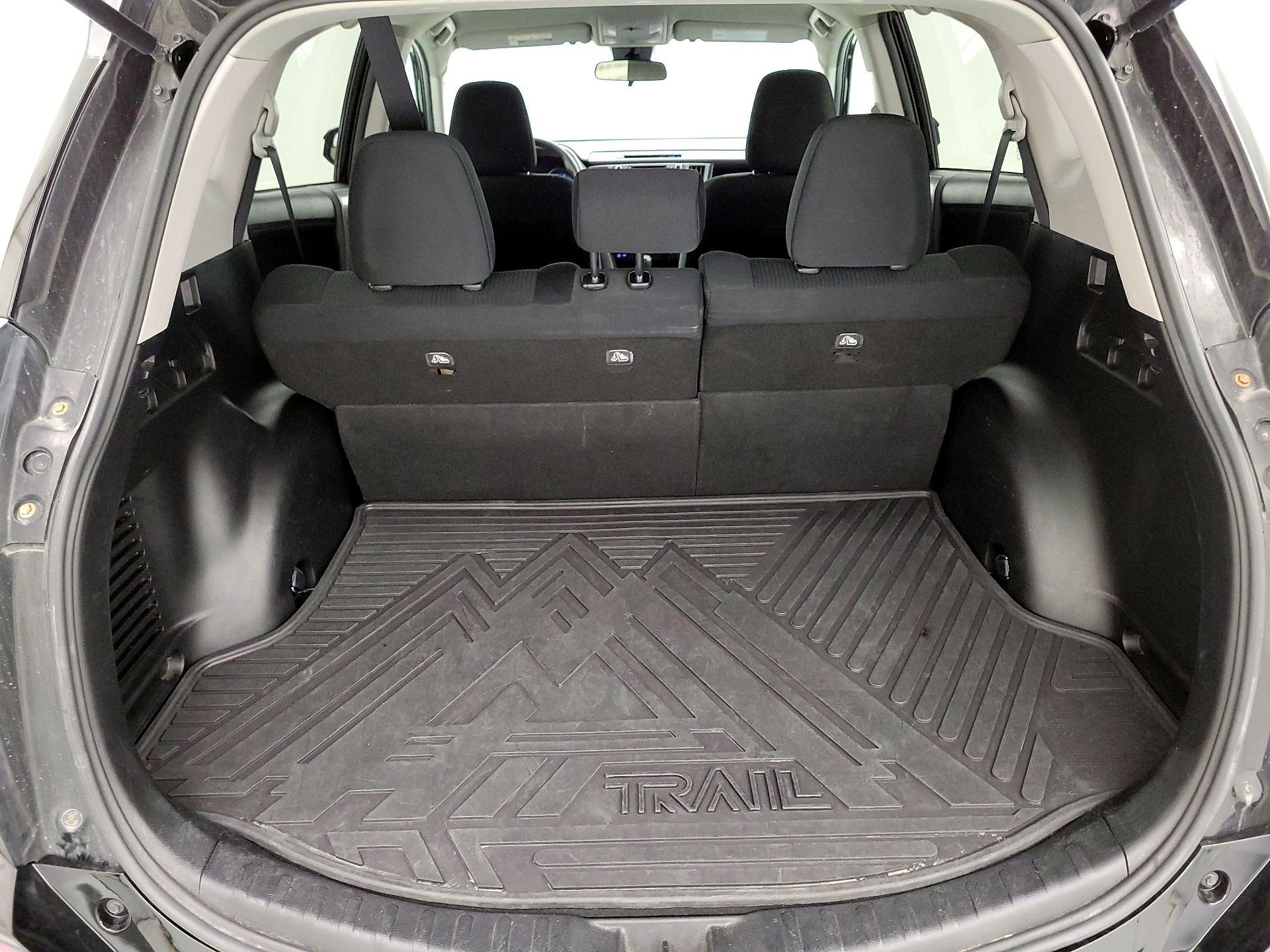 Thumbnail: 2018 Toyota RAV4 - 20