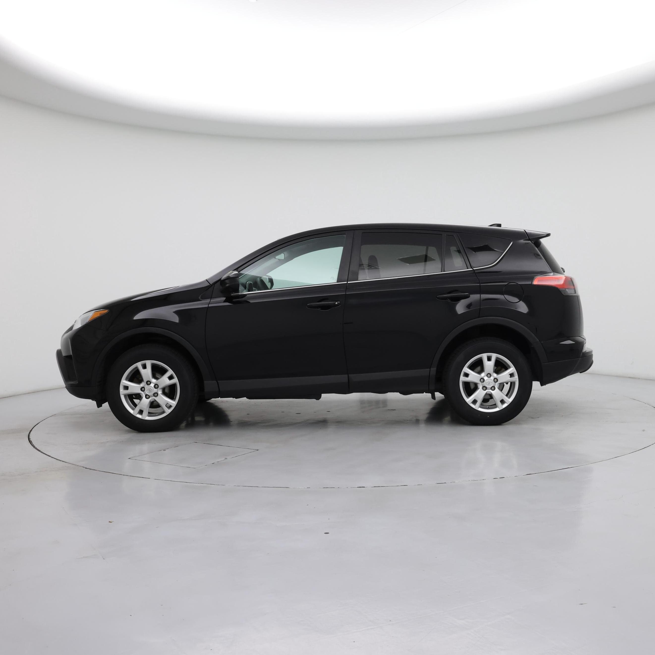 Thumbnail: 2018 Toyota RAV4 - 3