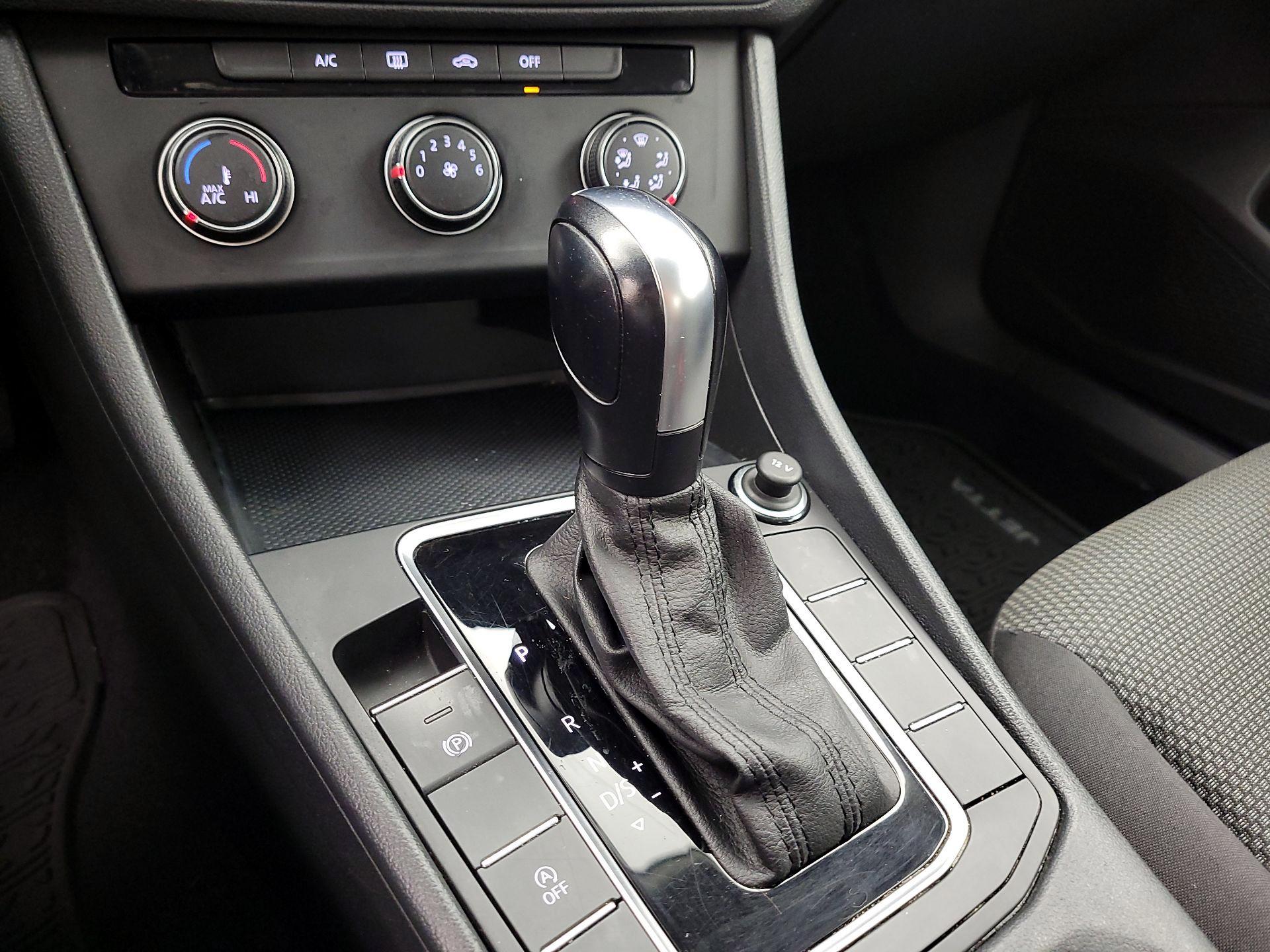 Thumbnail: 2019 Volkswagen Jetta - 17