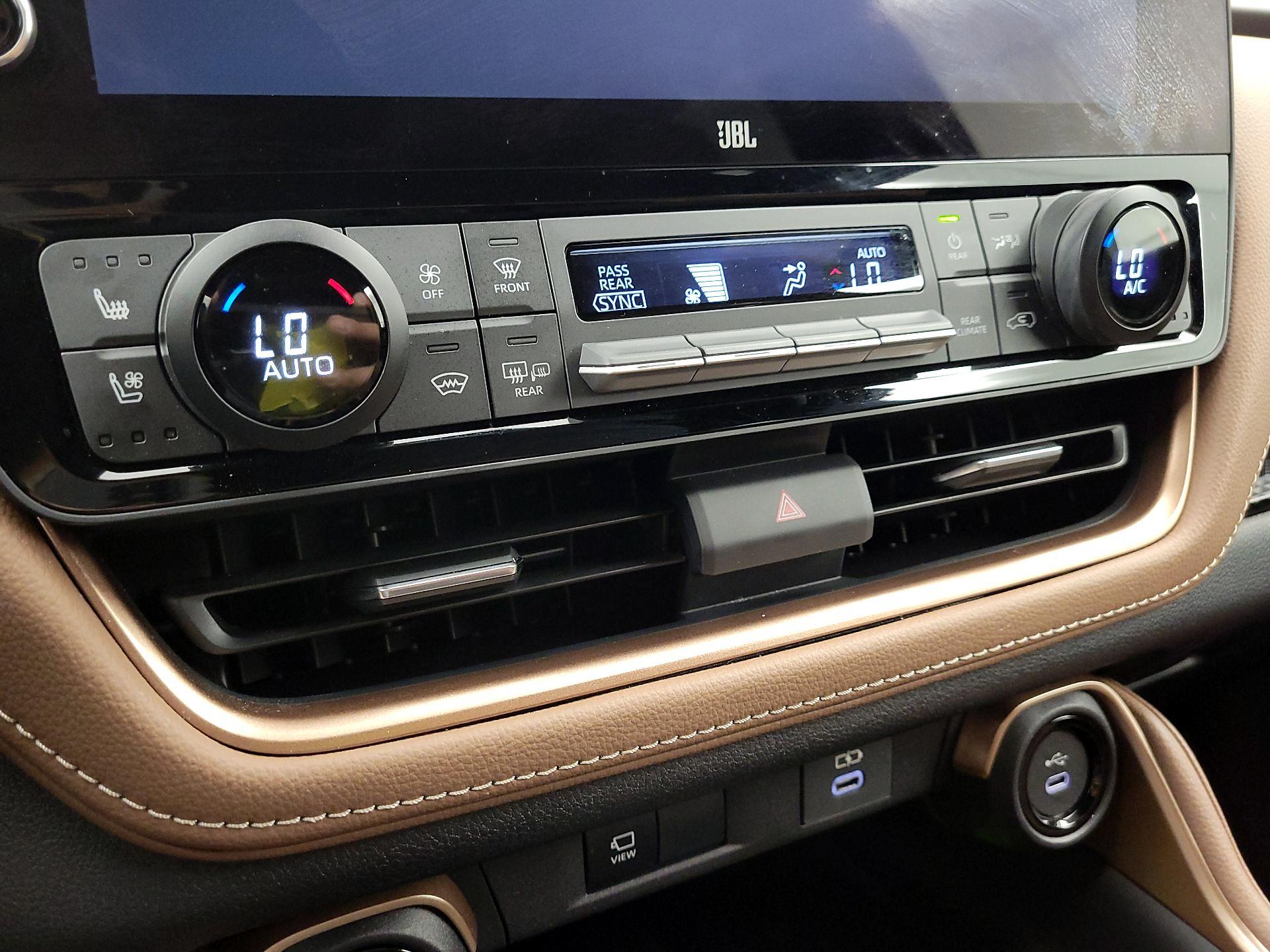 Thumbnail: 2025 Toyota Highlander - 16