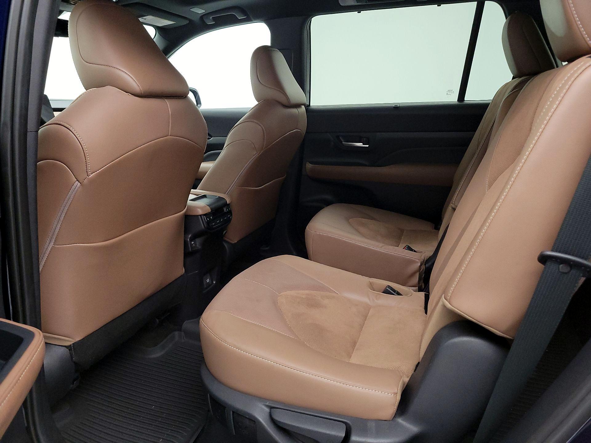 Thumbnail: 2025 Toyota Highlander - 20
