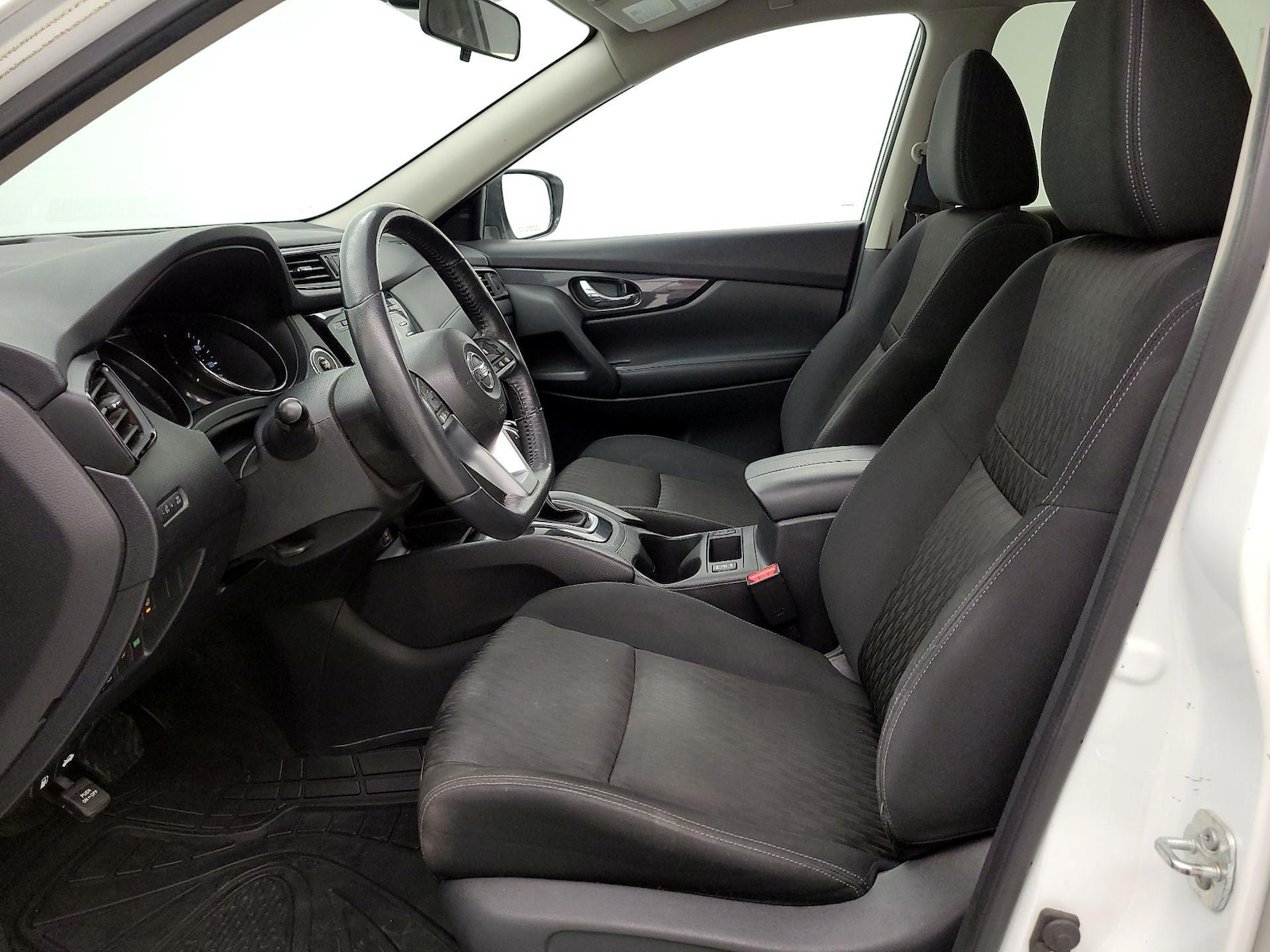 2017 Nissan Rogue SV - Photo 12