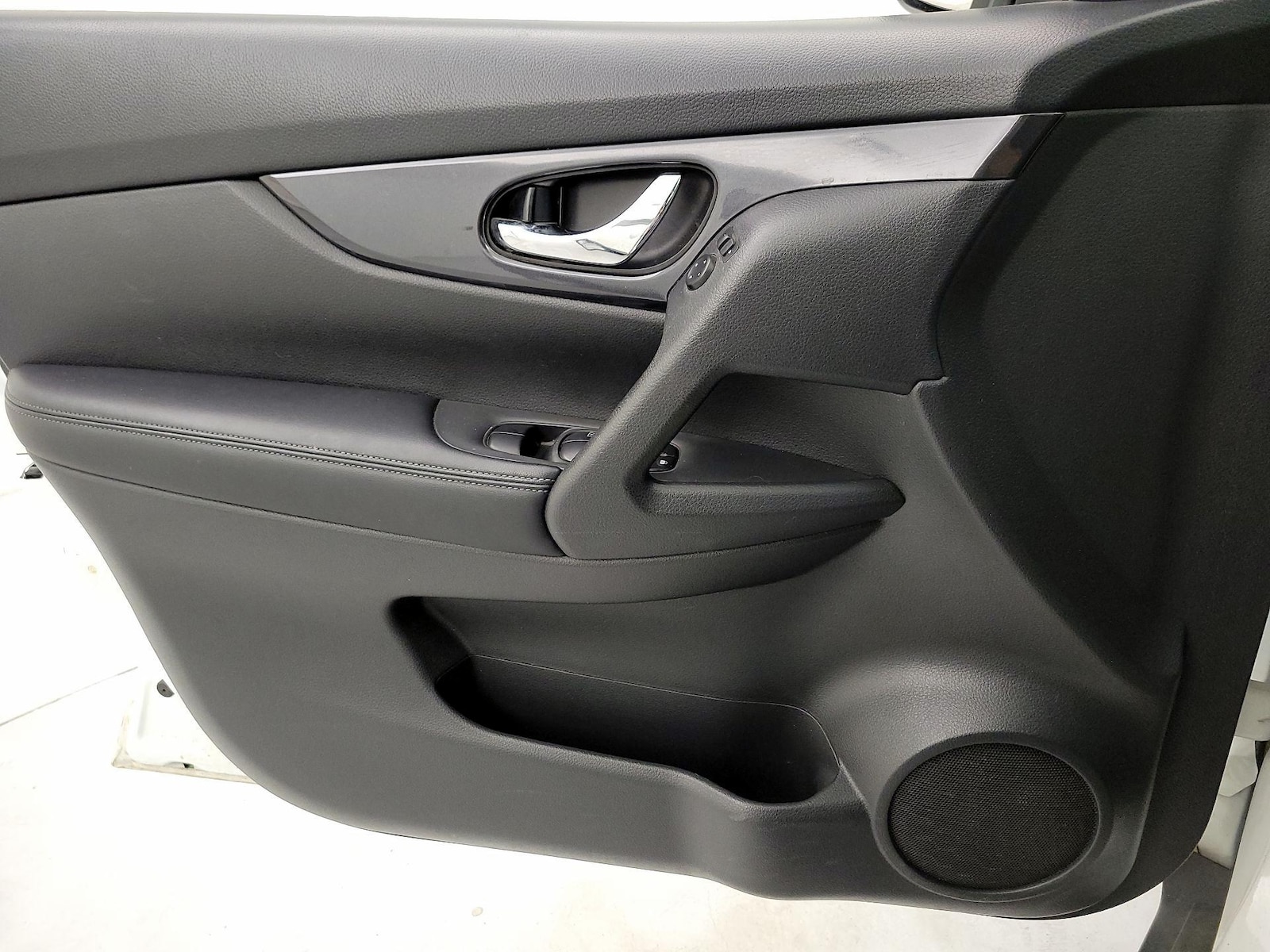 2017 Nissan Rogue SV - Photo 13