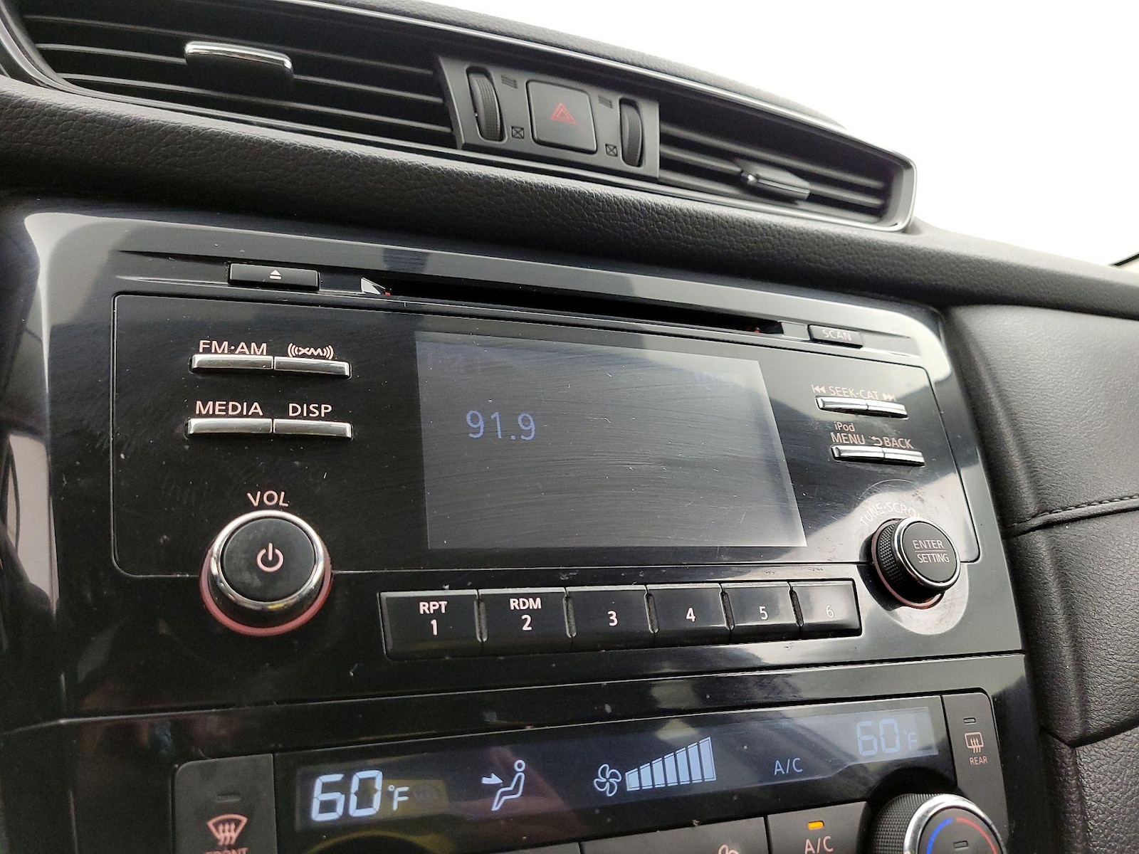 2017 Nissan Rogue SV - Photo 16