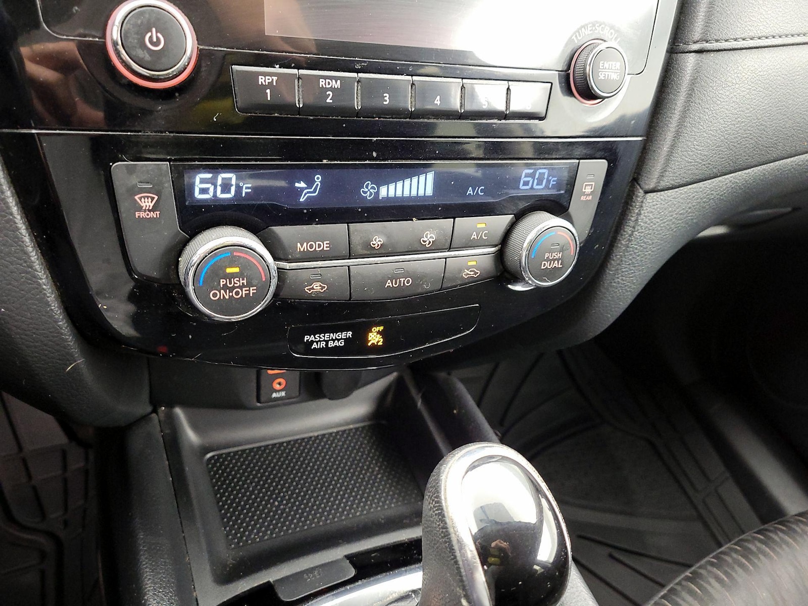 2017 Nissan Rogue SV - Photo 17