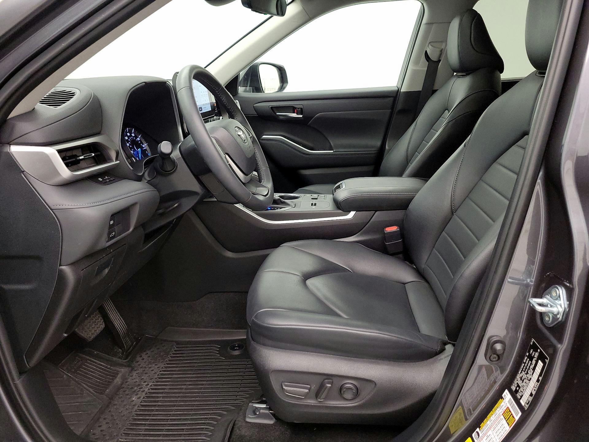 Thumbnail: 2024 Toyota Highlander - 11