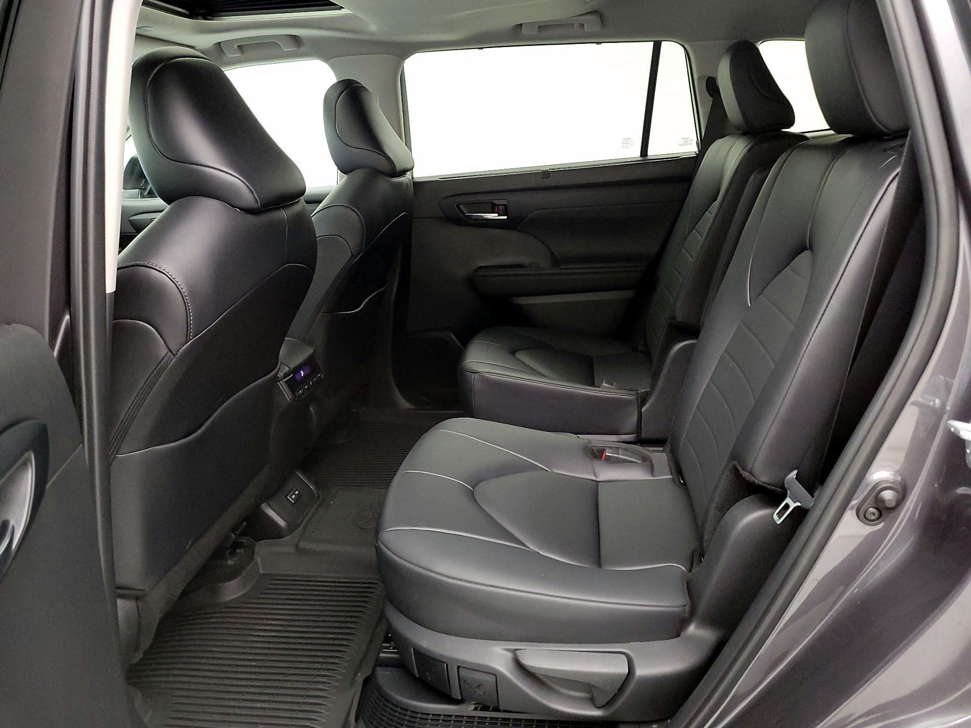 Thumbnail: 2024 Toyota Highlander - 20