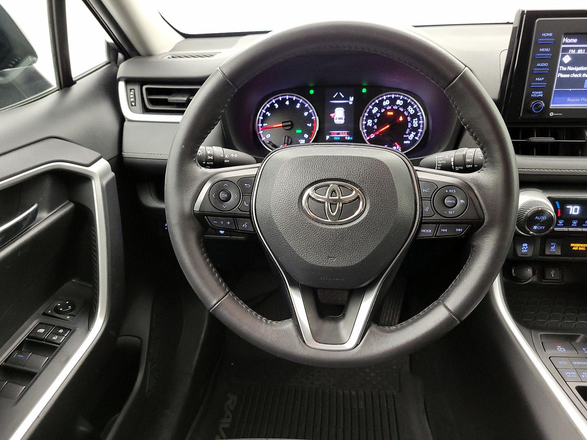 Thumbnail: 2020 Toyota RAV4 - 10