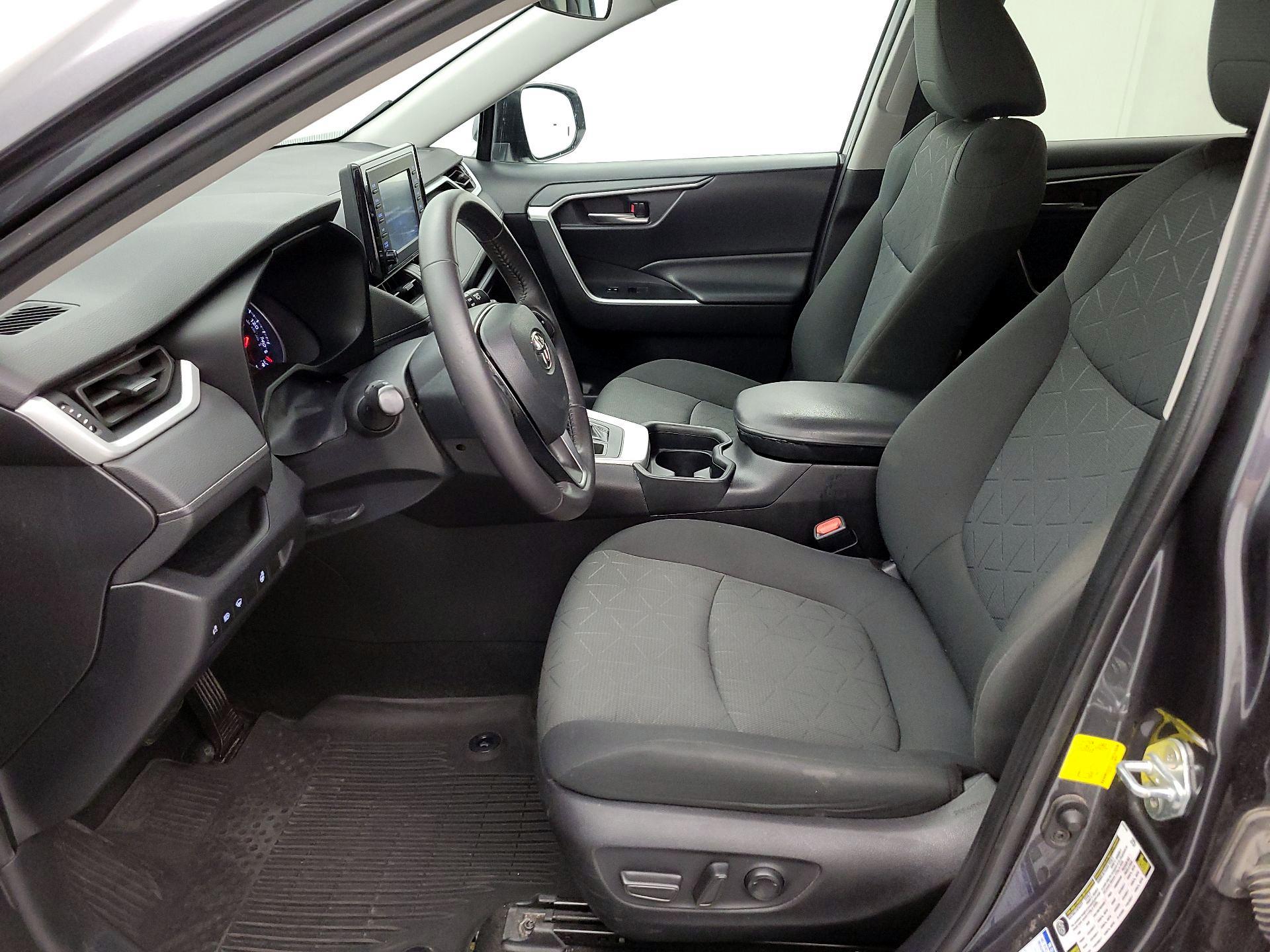 Thumbnail: 2020 Toyota RAV4 - 11