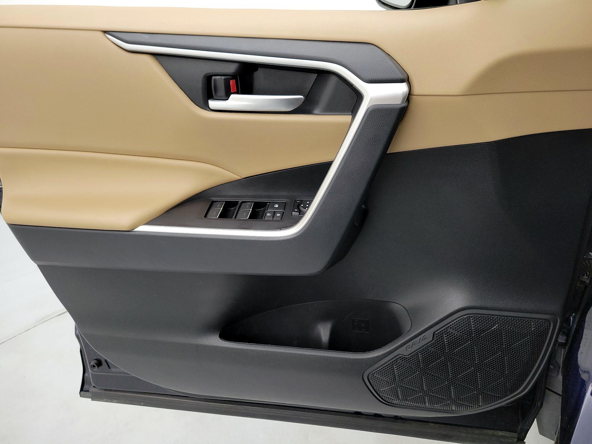 Thumbnail: 2025 Toyota RAV4 - 12