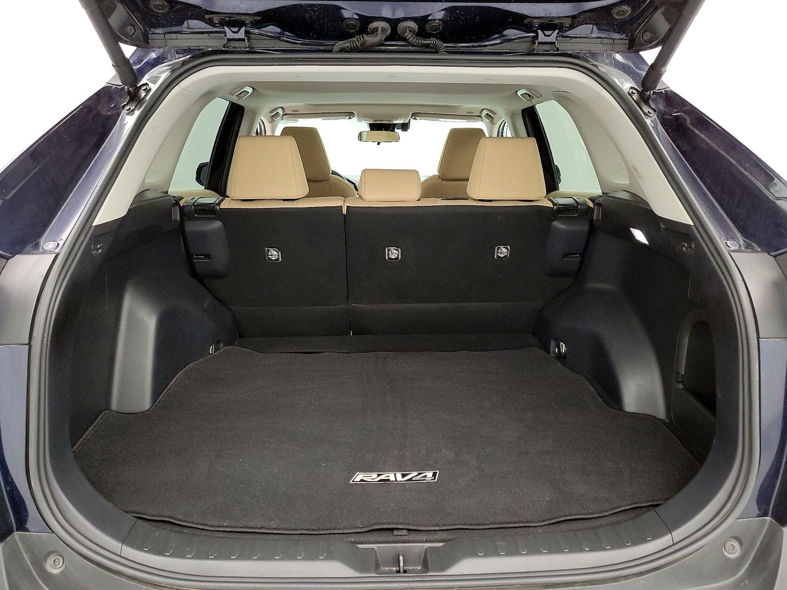2025 Toyota RAV4 XLE - Photo 22