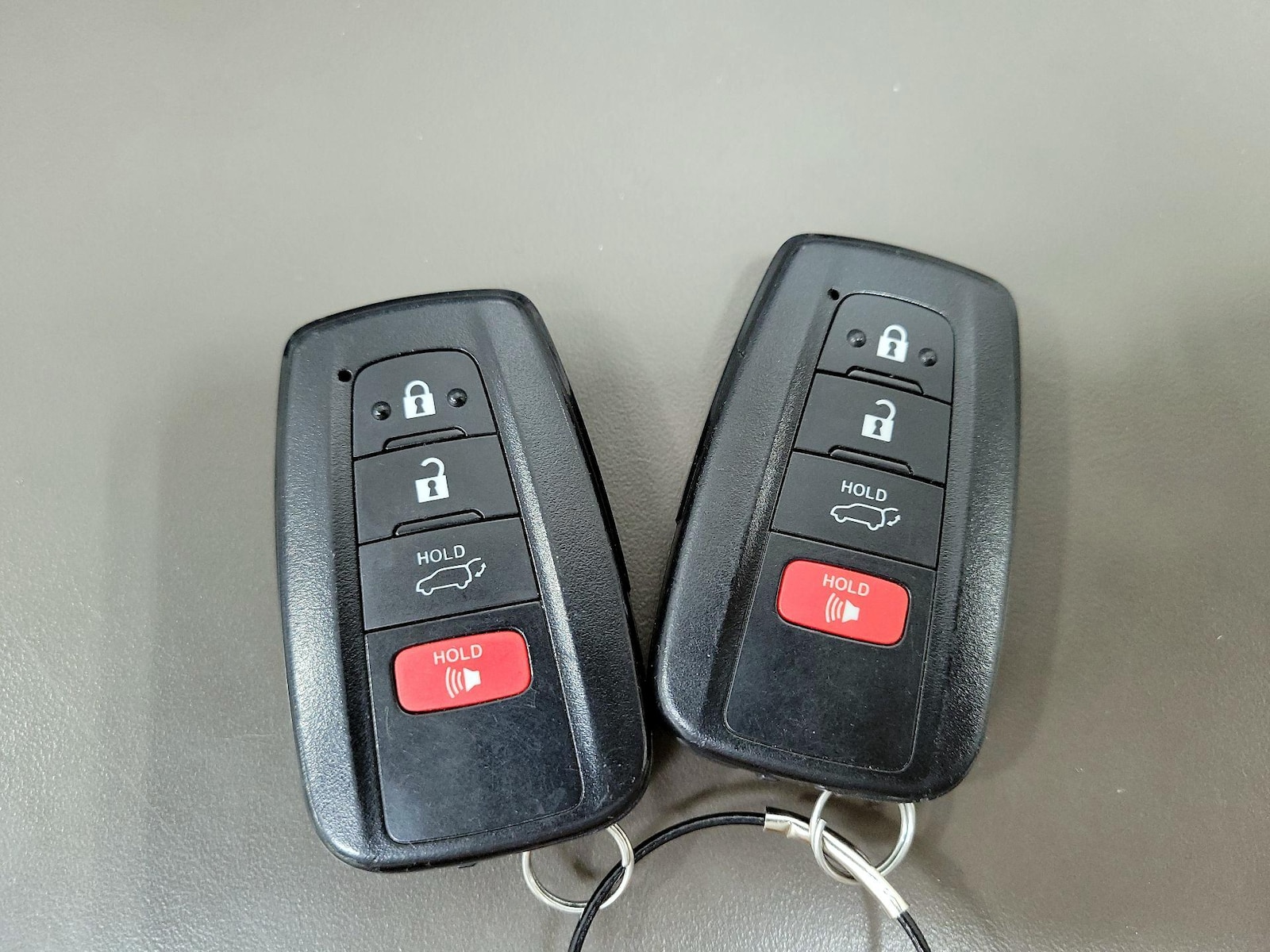2025 Toyota RAV4 XLE - Photo 25