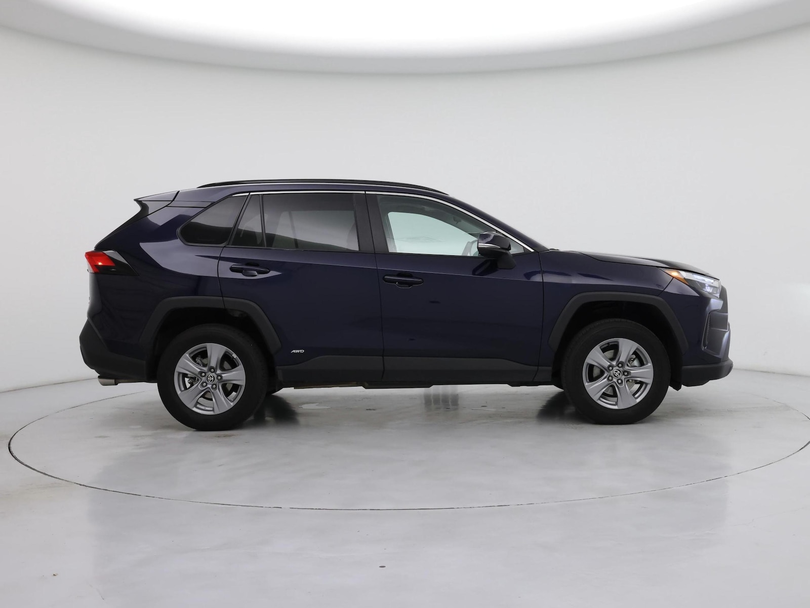 2025 Toyota RAV4 XLE - Photo 8