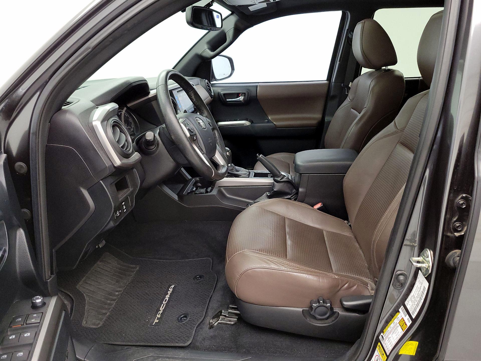 Thumbnail: 2016 Toyota Tacoma - 11