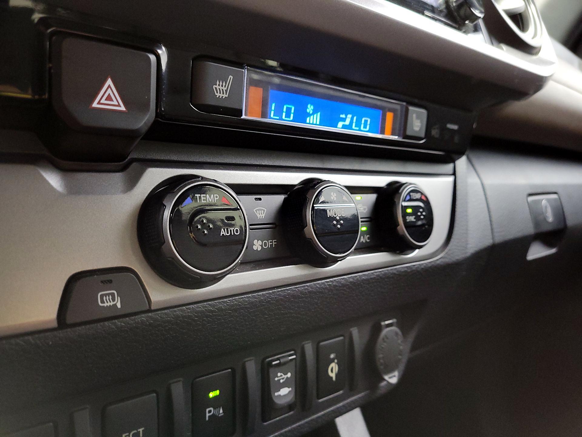 Thumbnail: 2016 Toyota Tacoma - 17