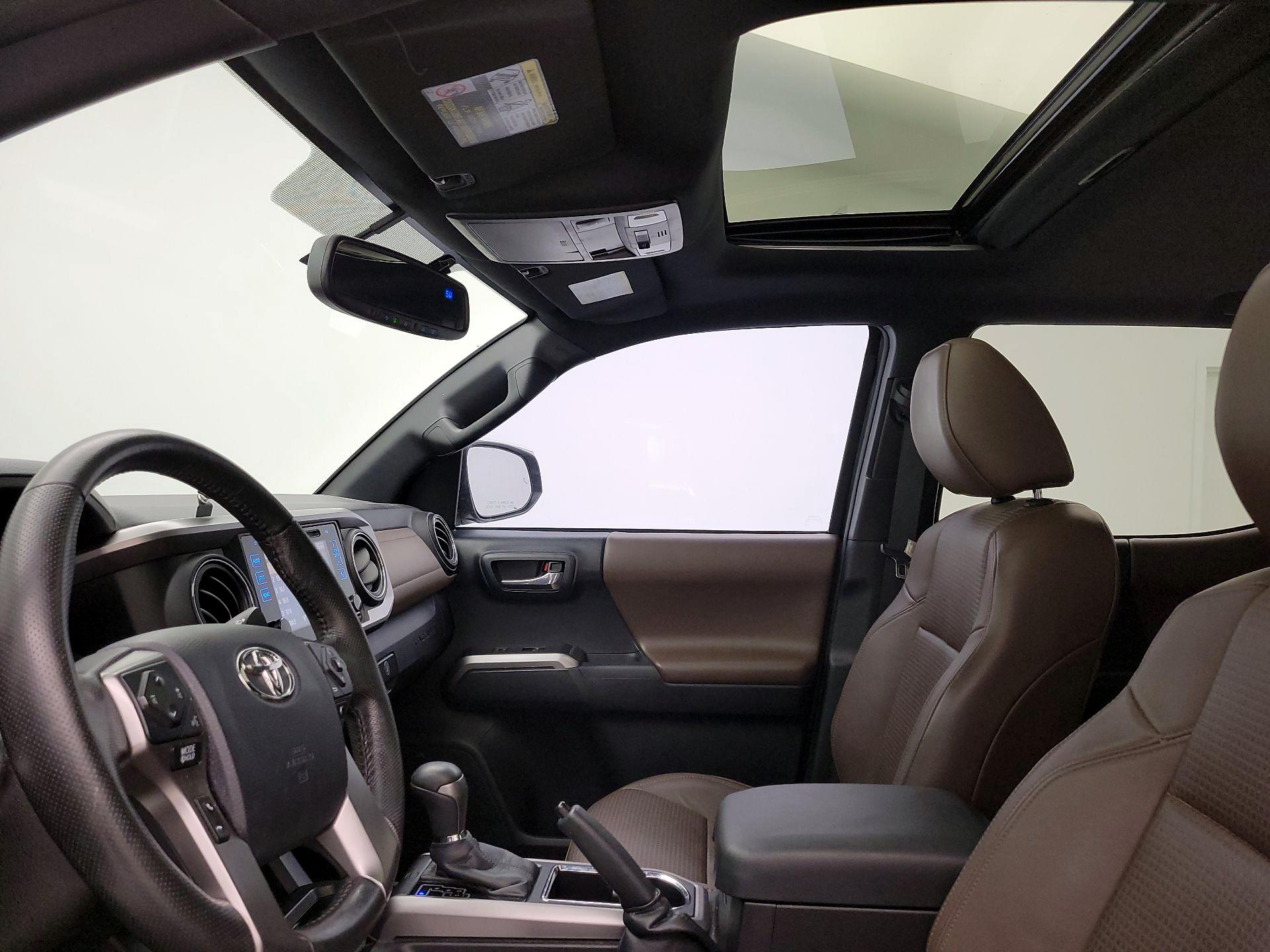 Thumbnail: 2016 Toyota Tacoma - 20