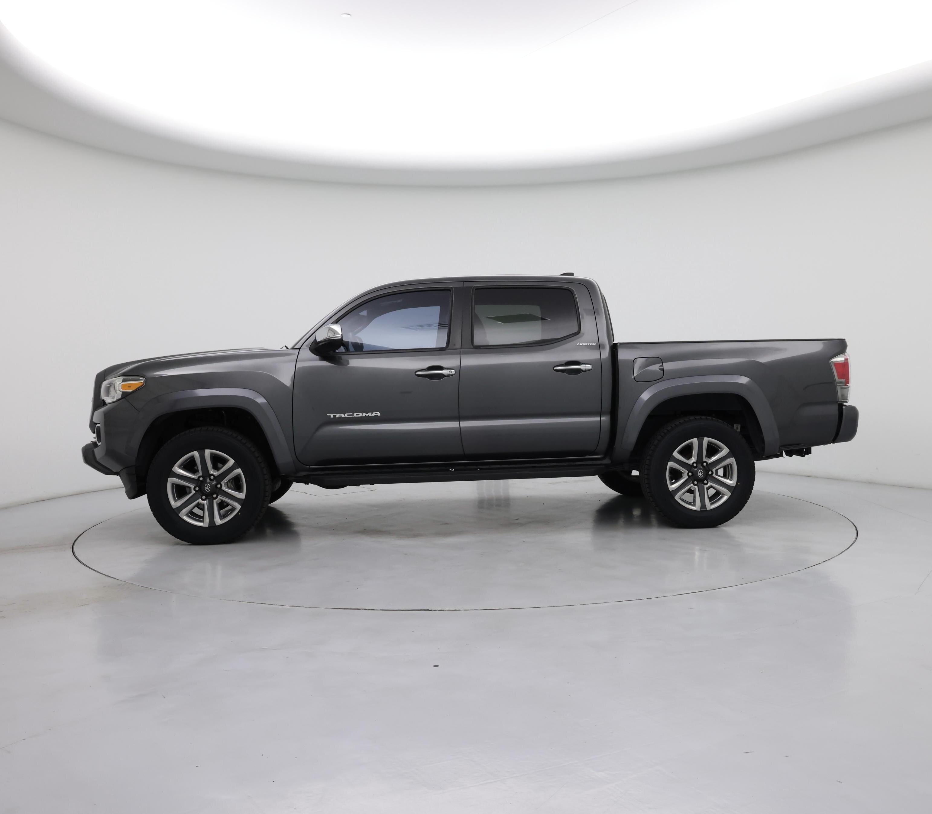 Thumbnail: 2016 Toyota Tacoma - 3