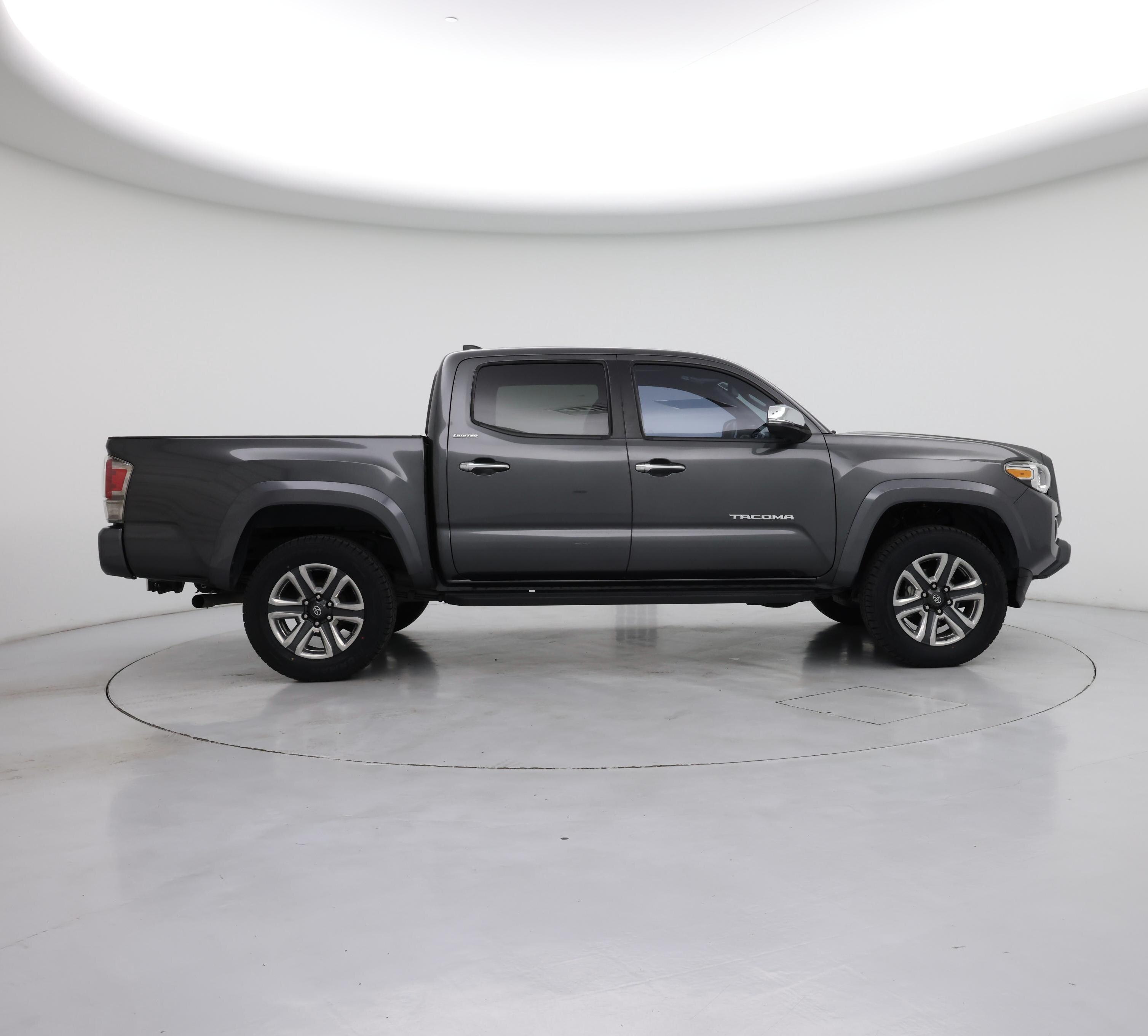Thumbnail: 2016 Toyota Tacoma - 7