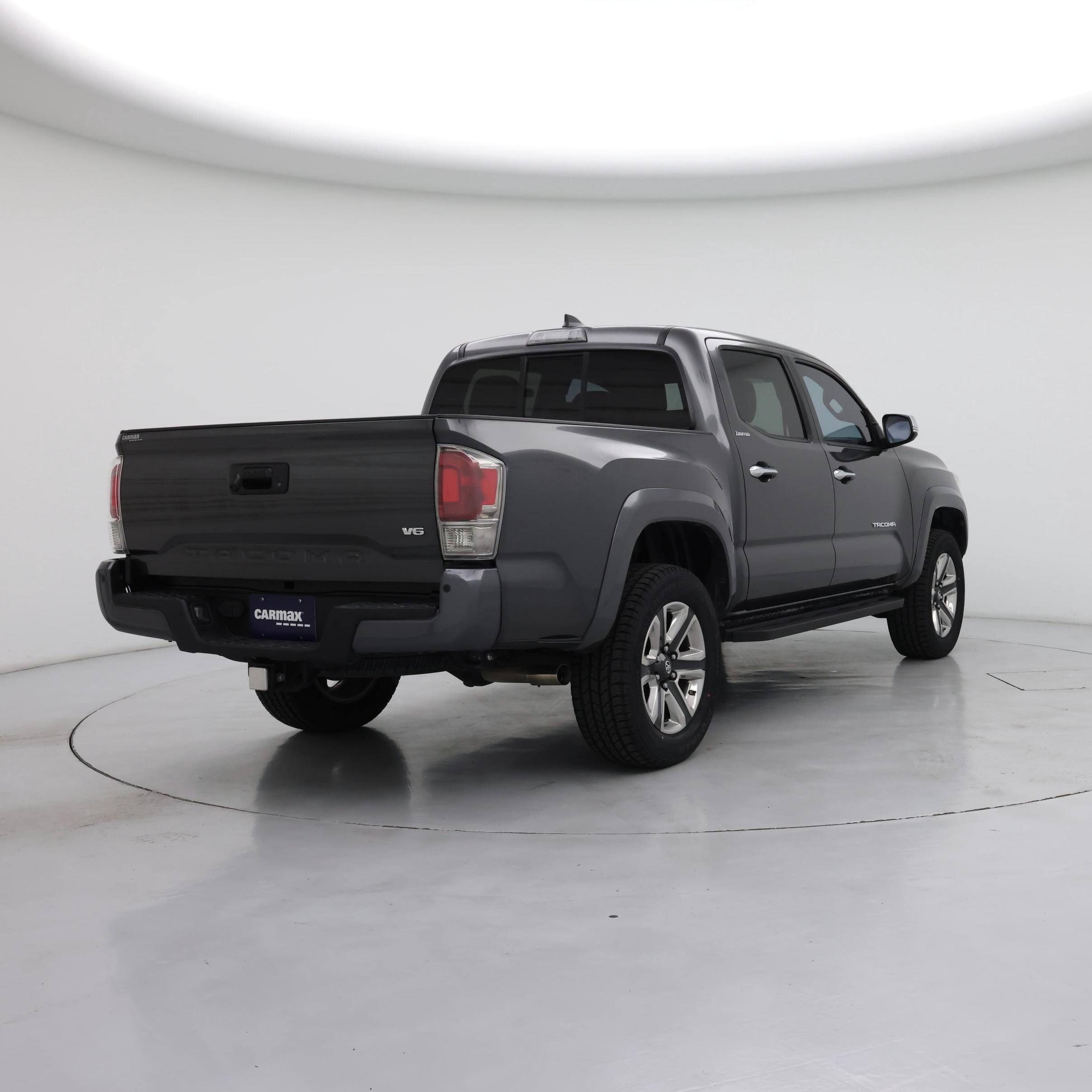 Thumbnail: 2016 Toyota Tacoma - 8