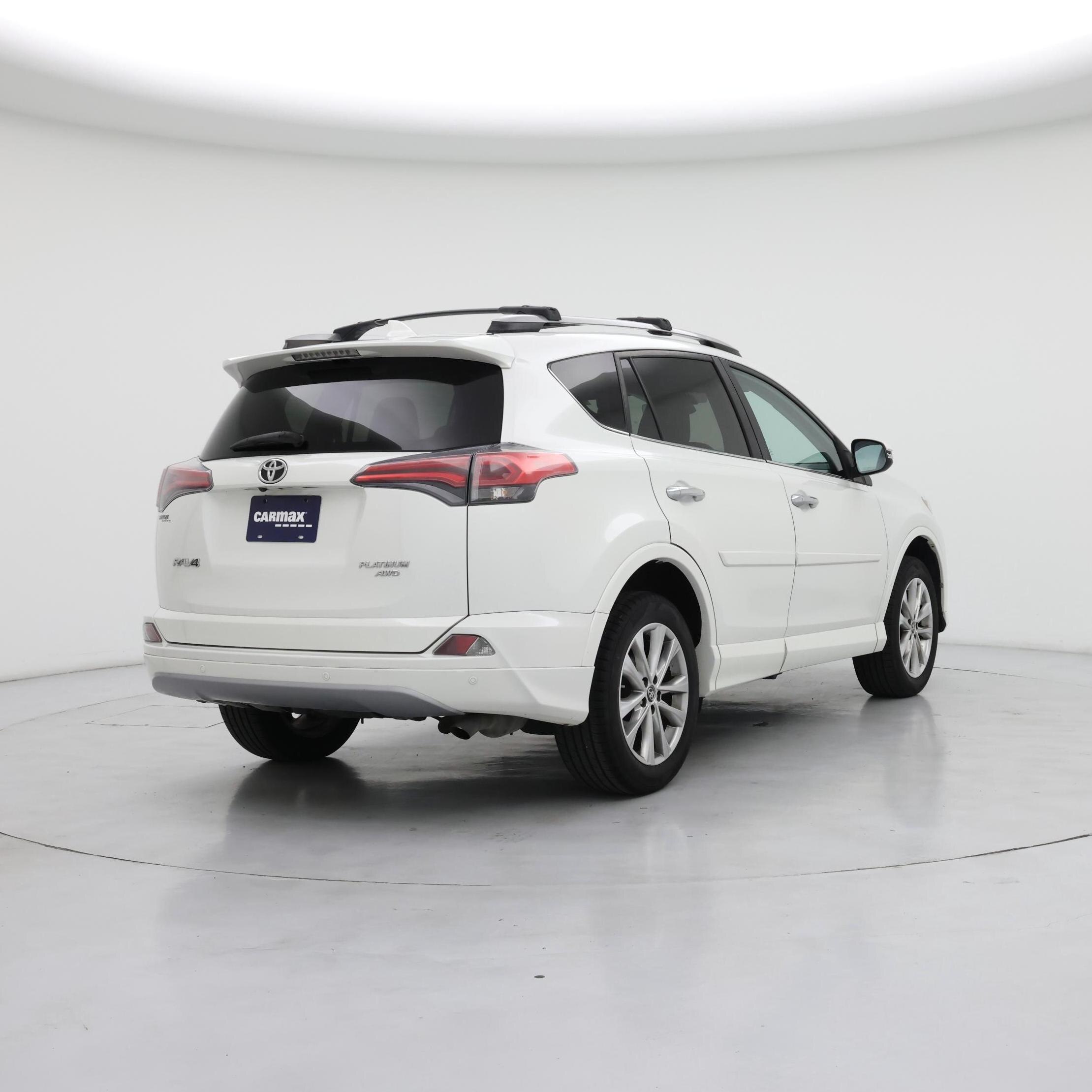Thumbnail: 2017 Toyota RAV4 - 8