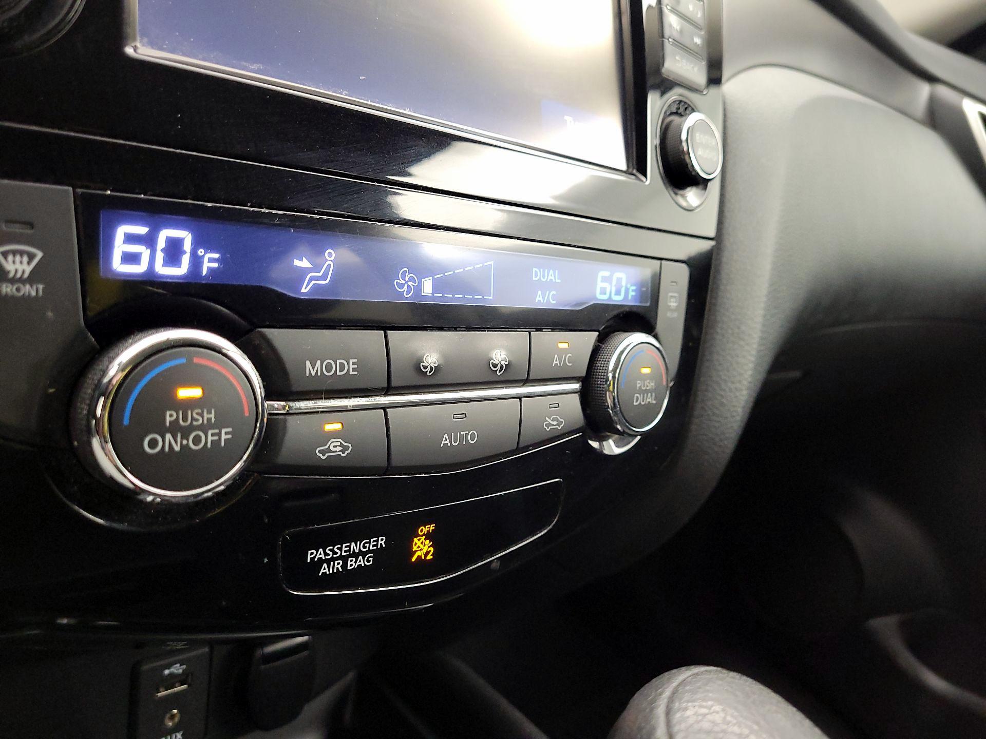 Thumbnail: 2015 Nissan Rogue - 17
