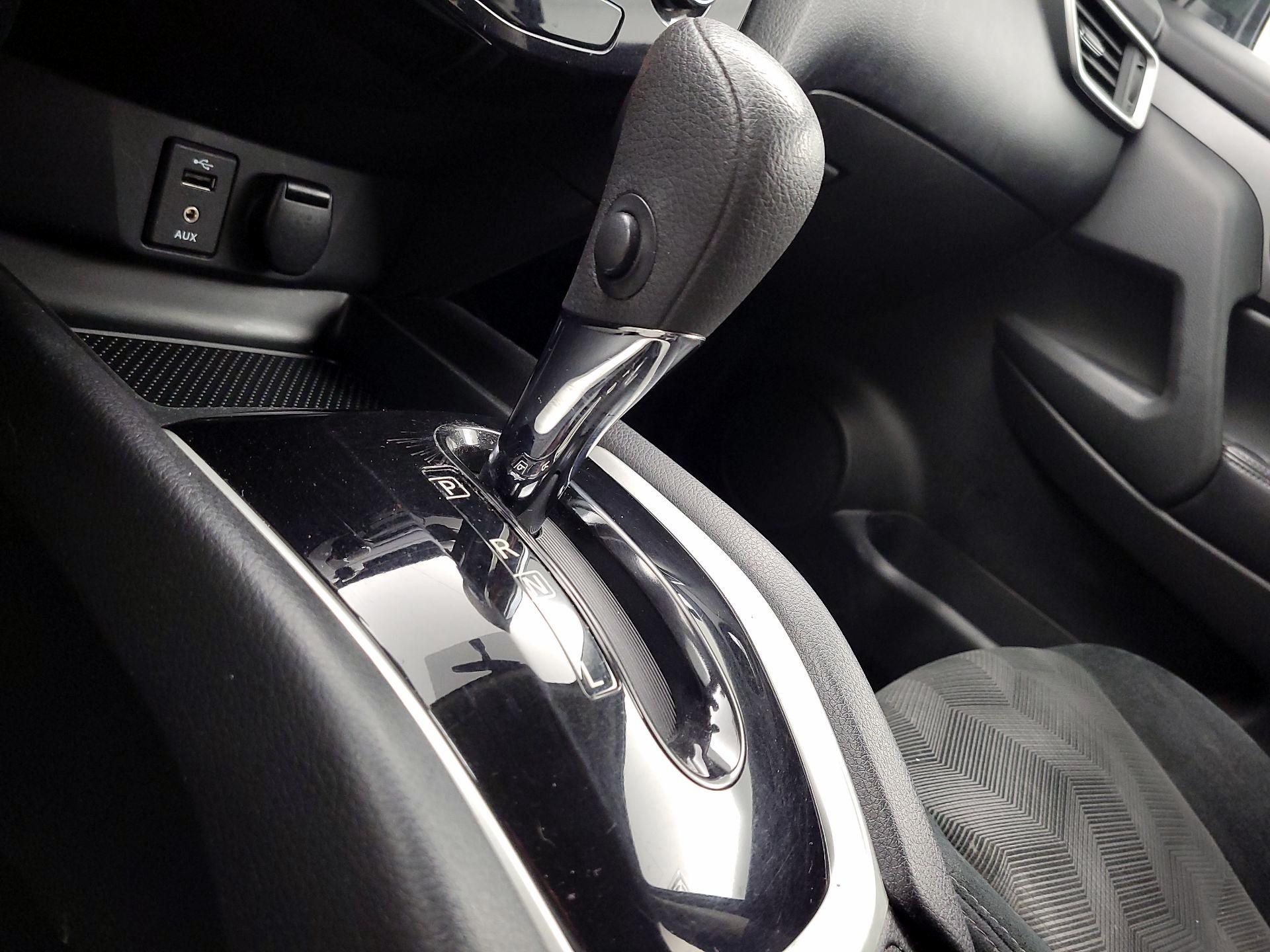 Thumbnail: 2015 Nissan Rogue - 18