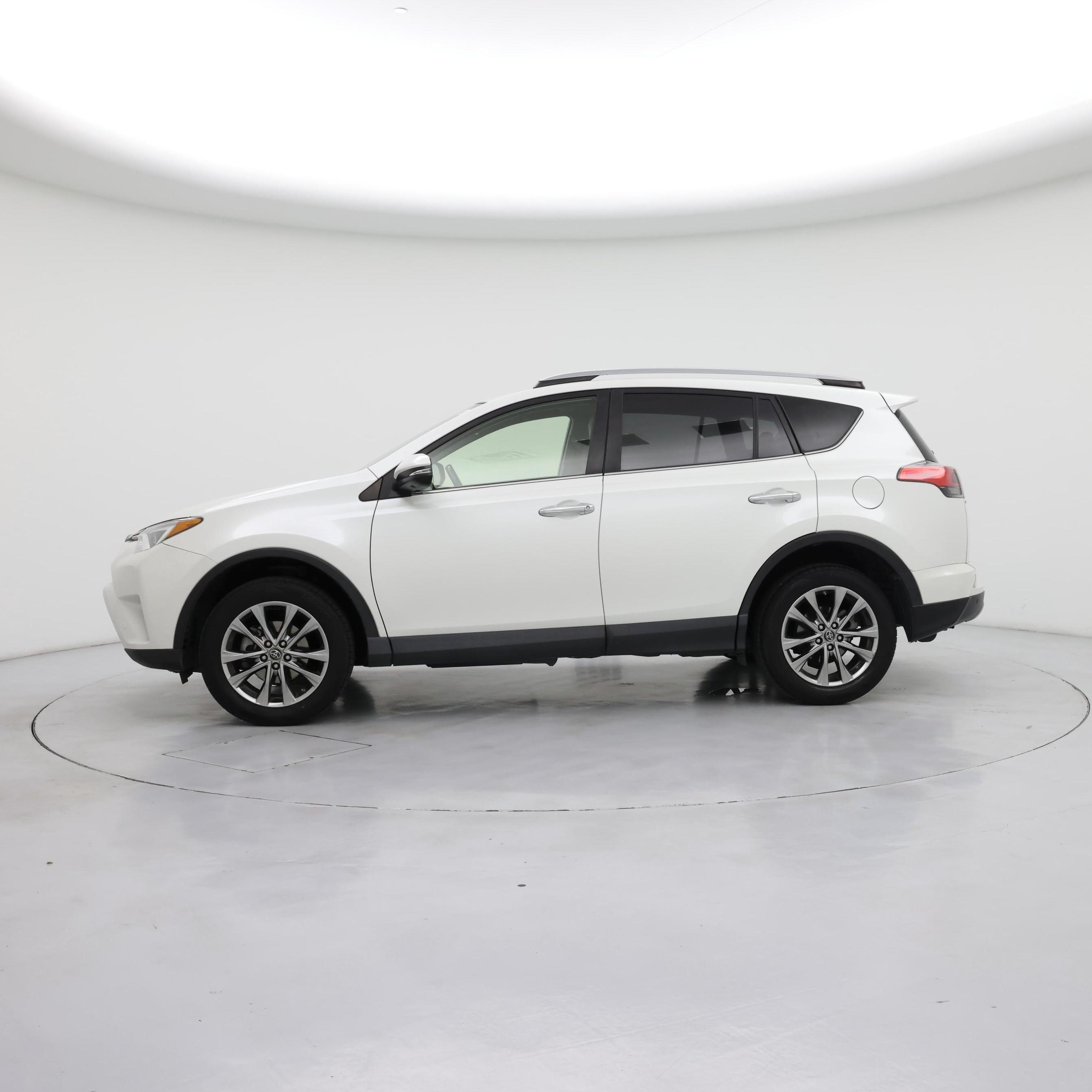 Thumbnail: 2017 Toyota RAV4 - 3