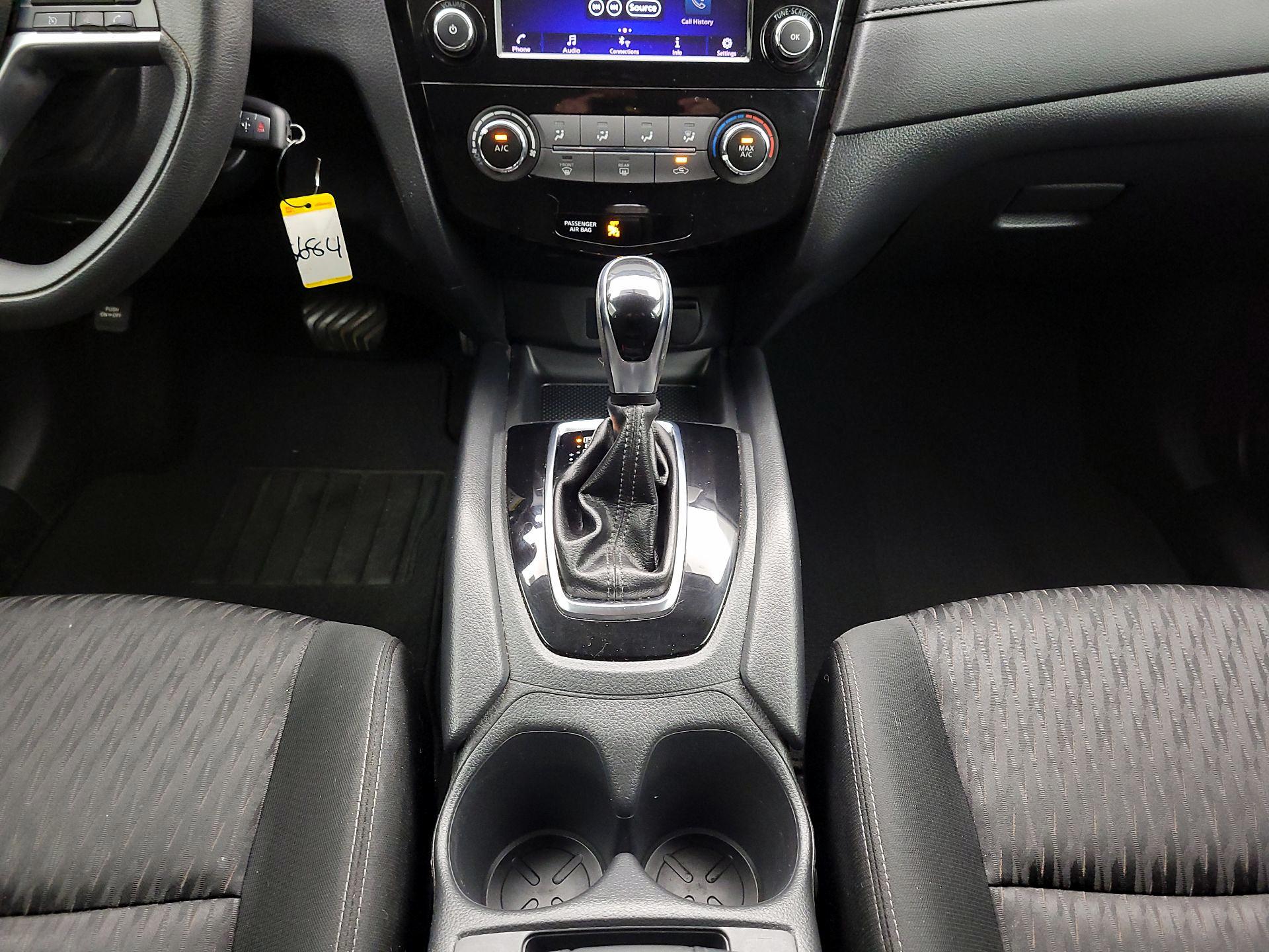 Thumbnail: 2018 Nissan Rogue - 17