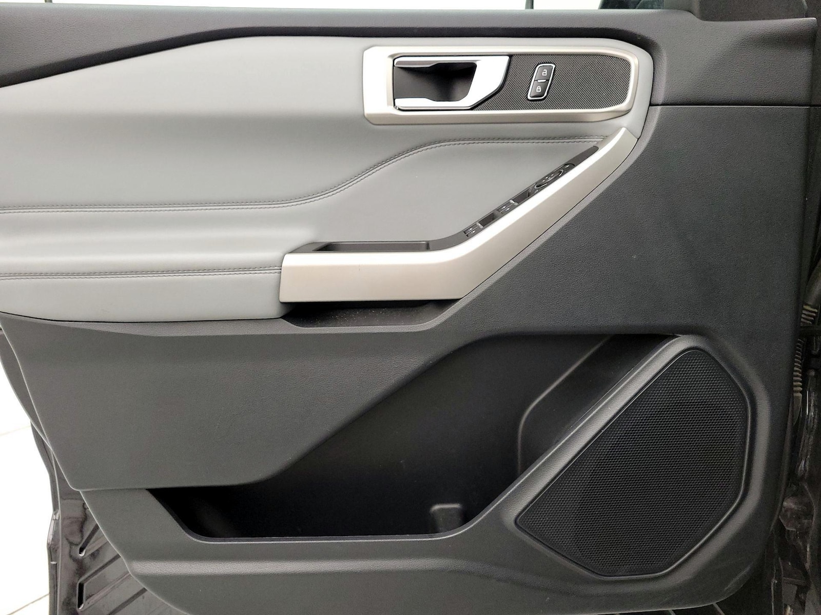 2023 Ford Explorer XLT - Photo 13