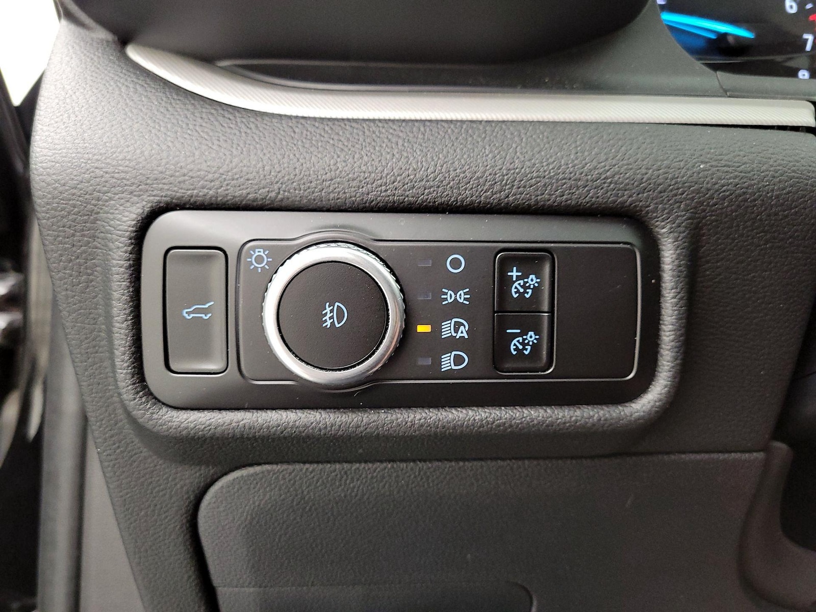 2023 Ford Explorer XLT - Photo 14