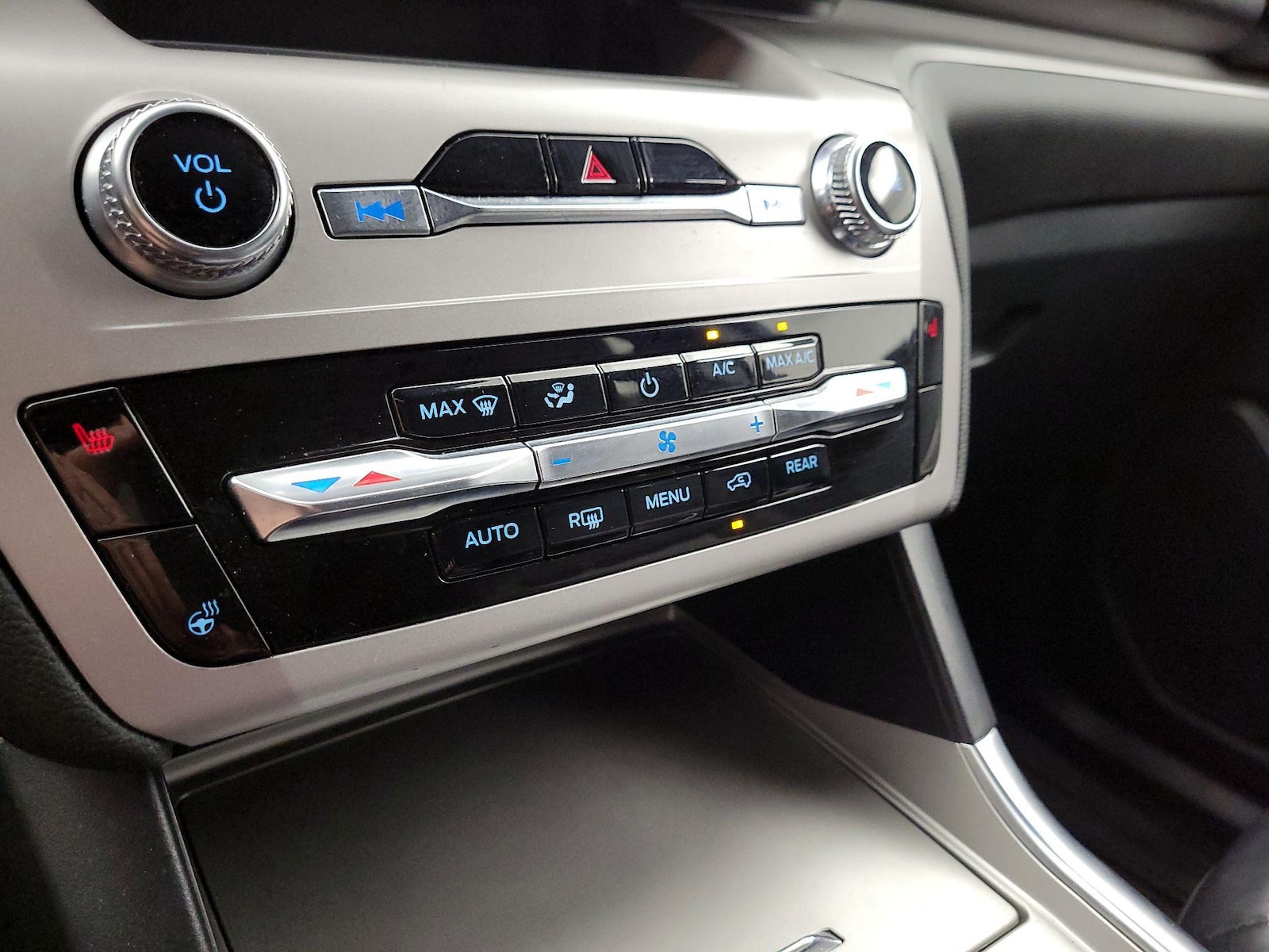 2023 Ford Explorer XLT - Photo 17