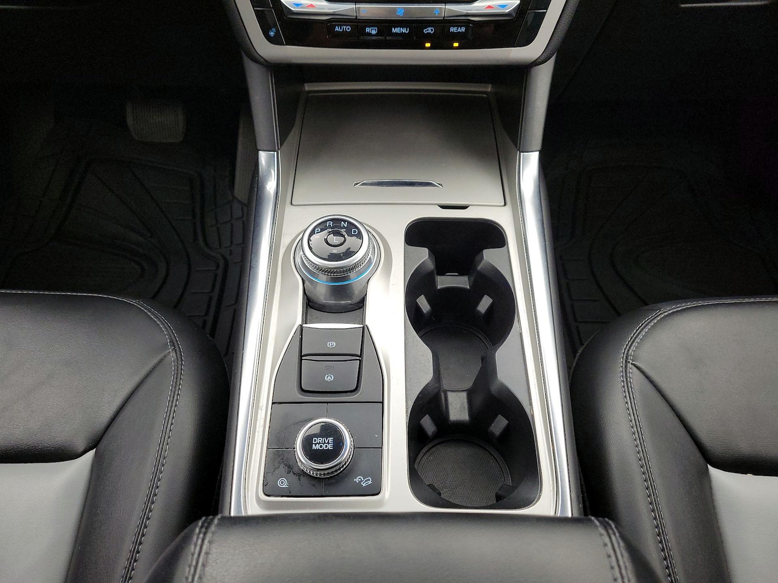 2023 Ford Explorer XLT - Photo 18