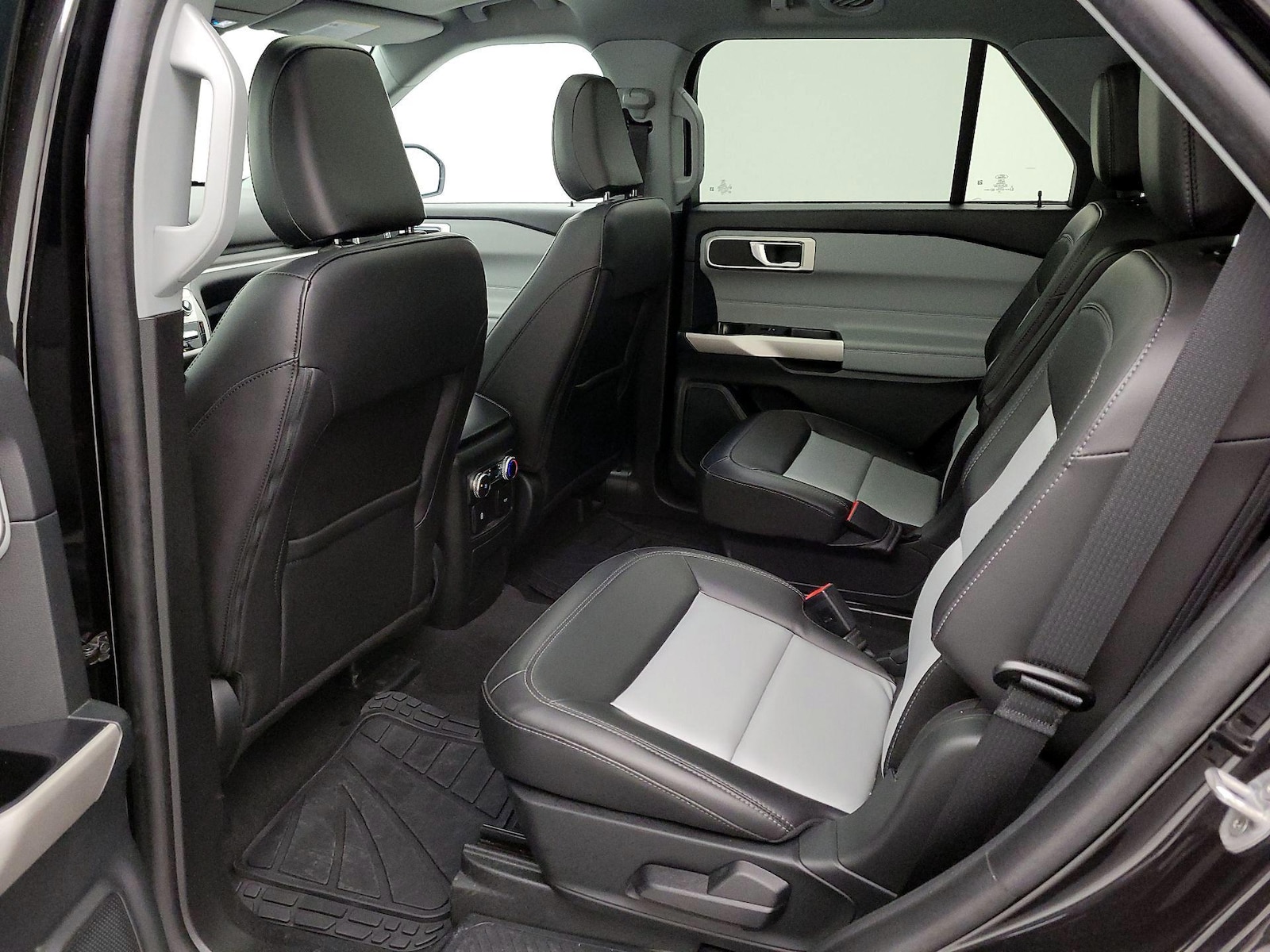 2023 Ford Explorer XLT - Photo 21