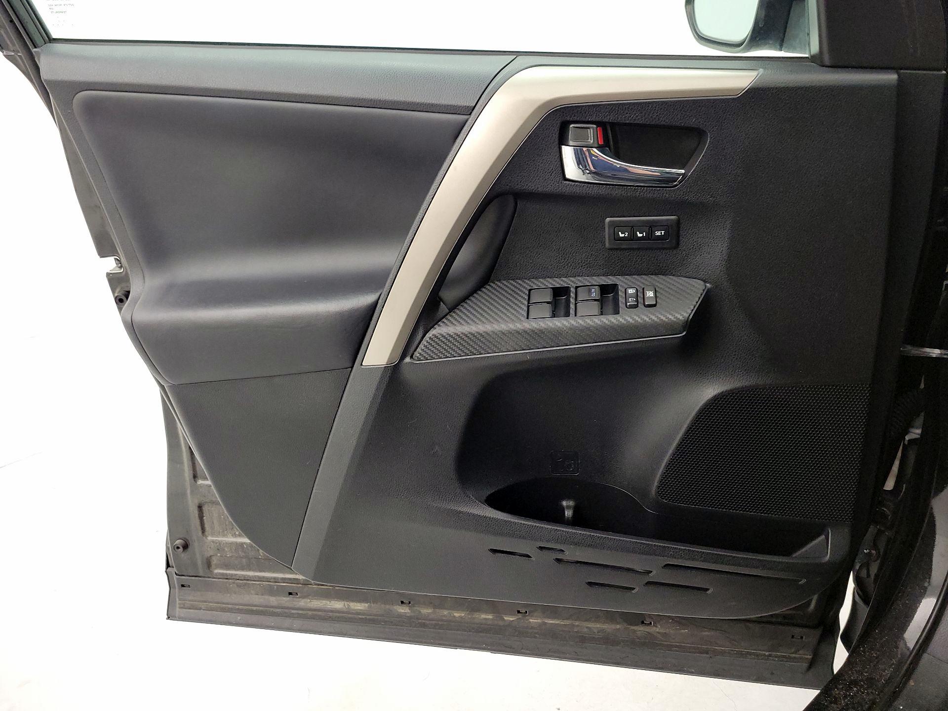 Thumbnail: 2014 Toyota RAV4 - 12
