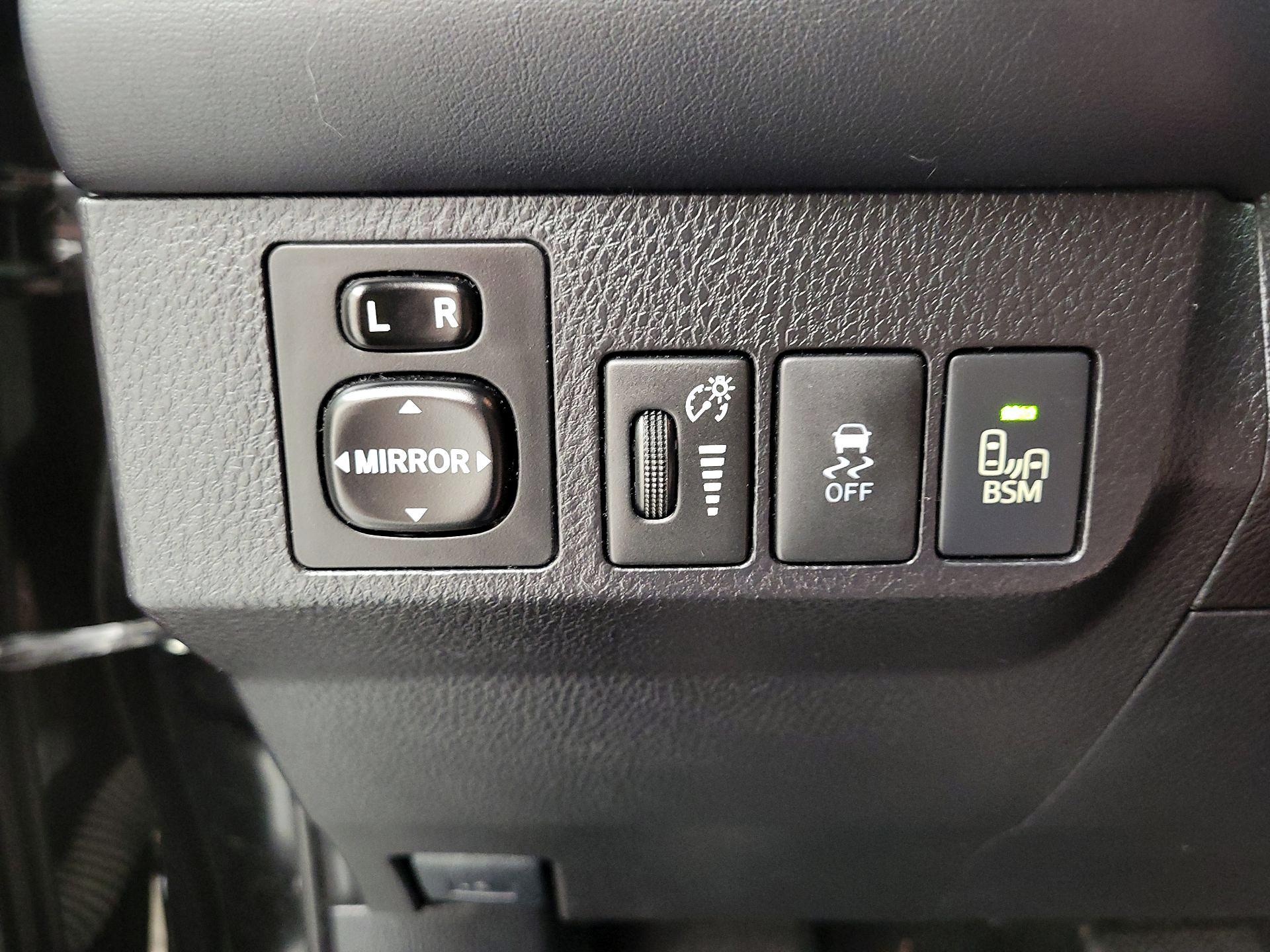 Thumbnail: 2014 Toyota RAV4 - 13