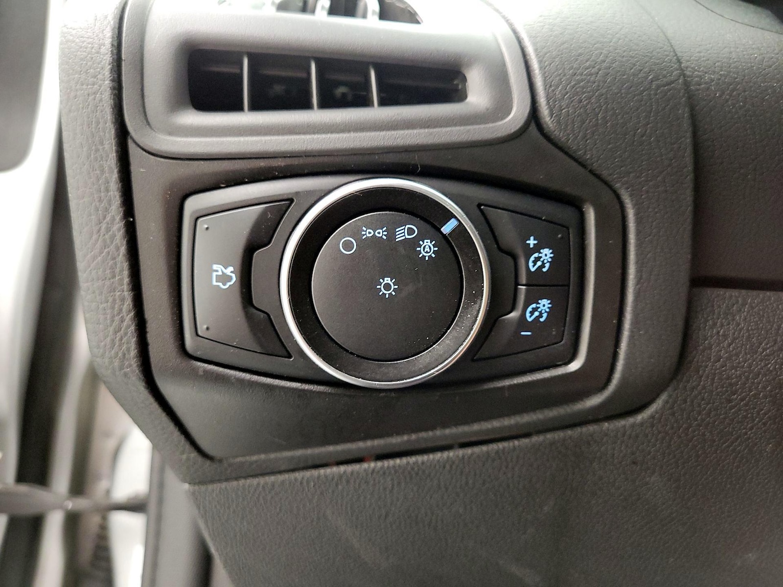 2015 Ford Focus SE - Photo 14