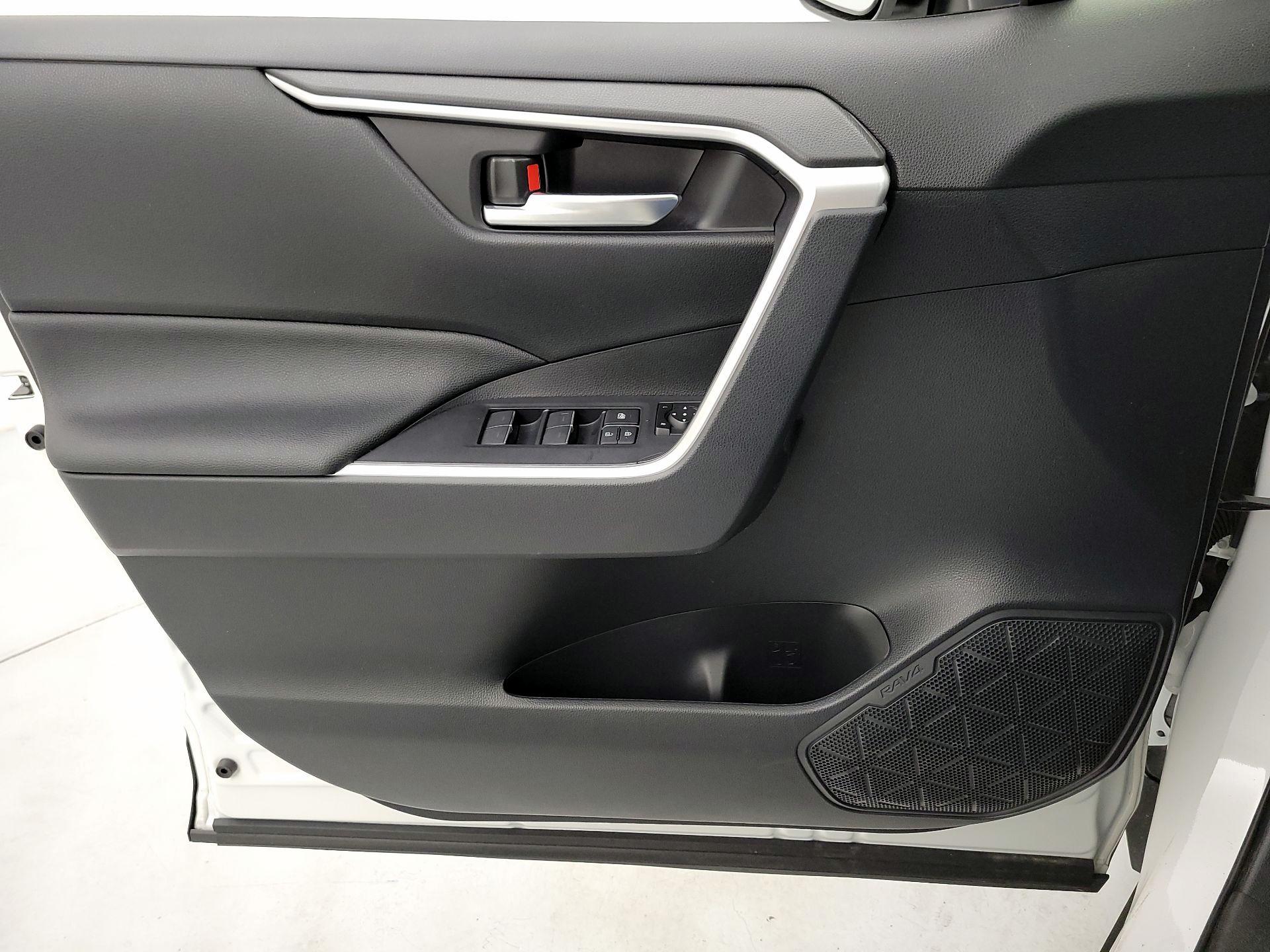 Thumbnail: 2025 Toyota RAV4 - 12