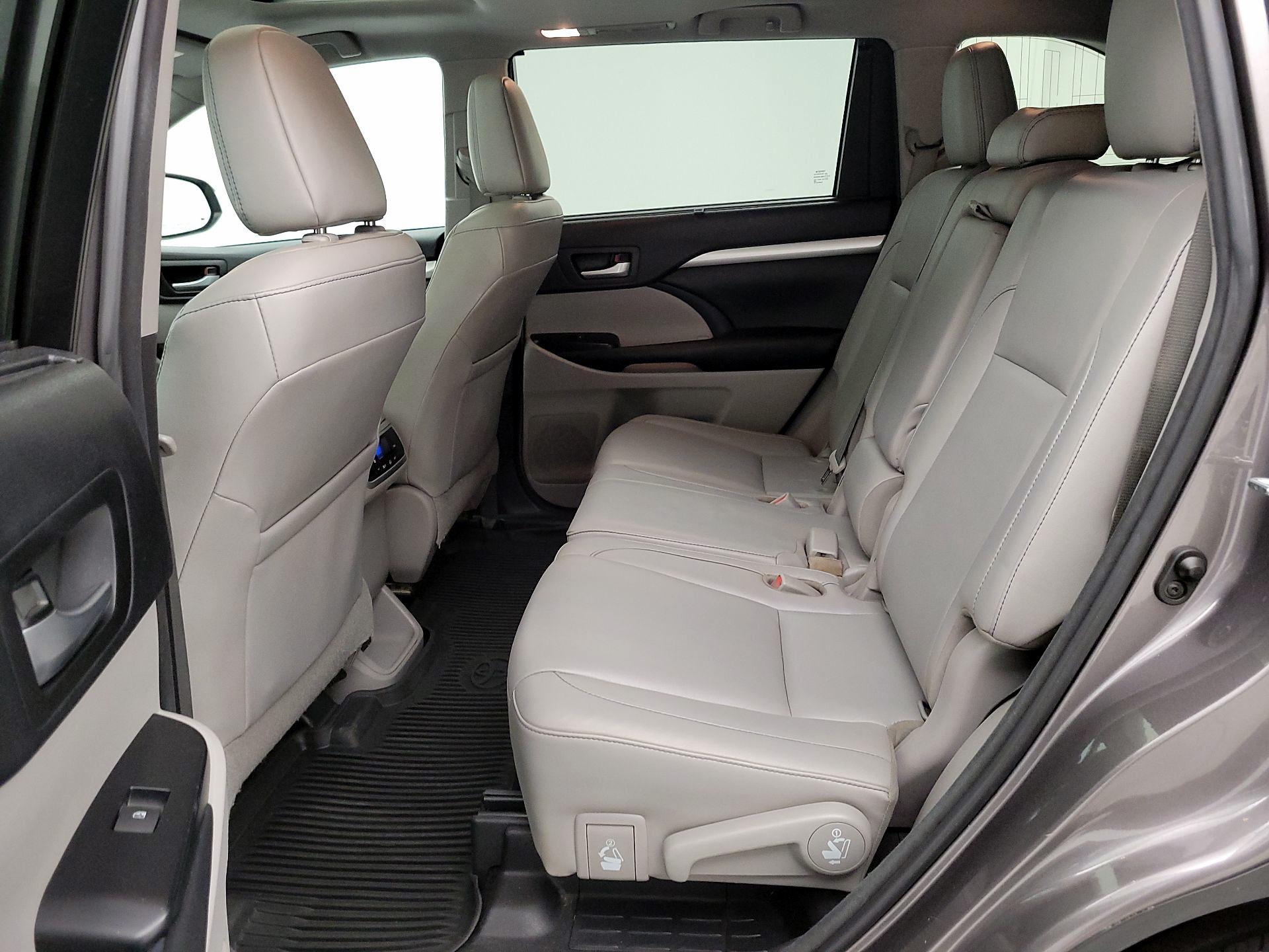 Thumbnail: 2017 Toyota Highlander - 20