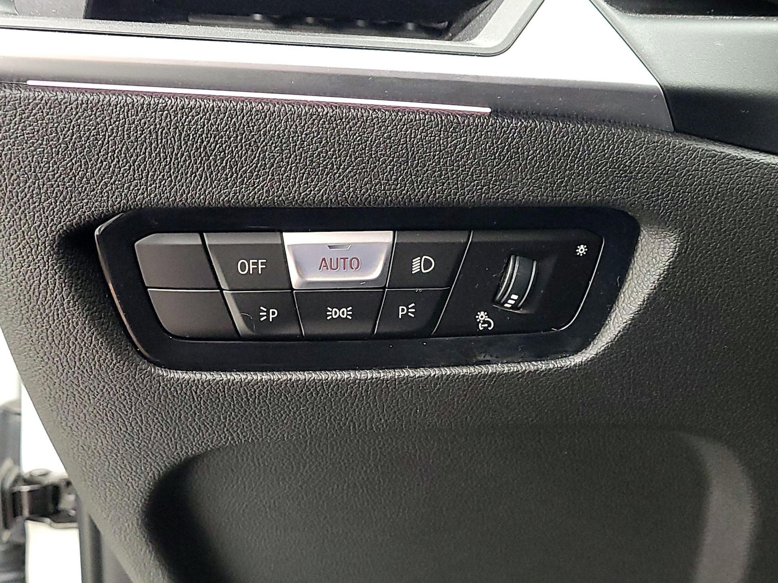 2023 BMW 3 Series 330i - Photo 14