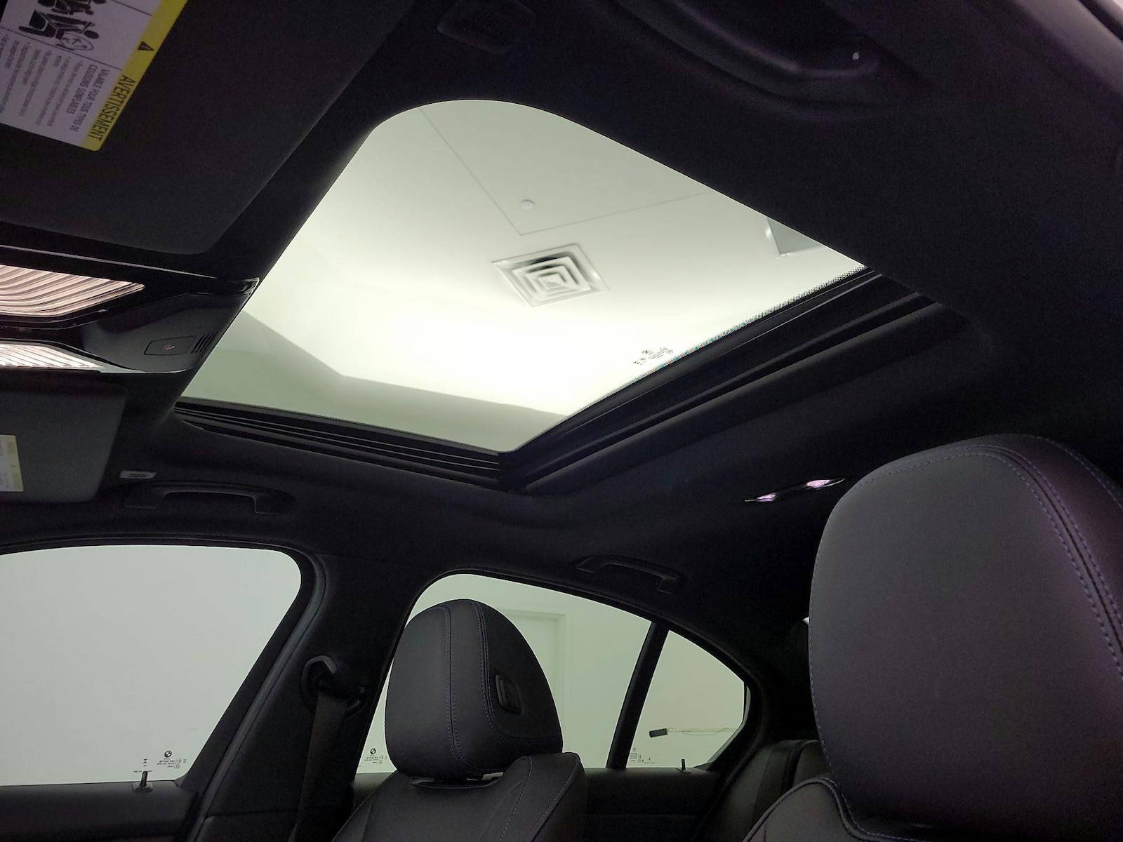 2023 BMW 3 Series 330i - Photo 21